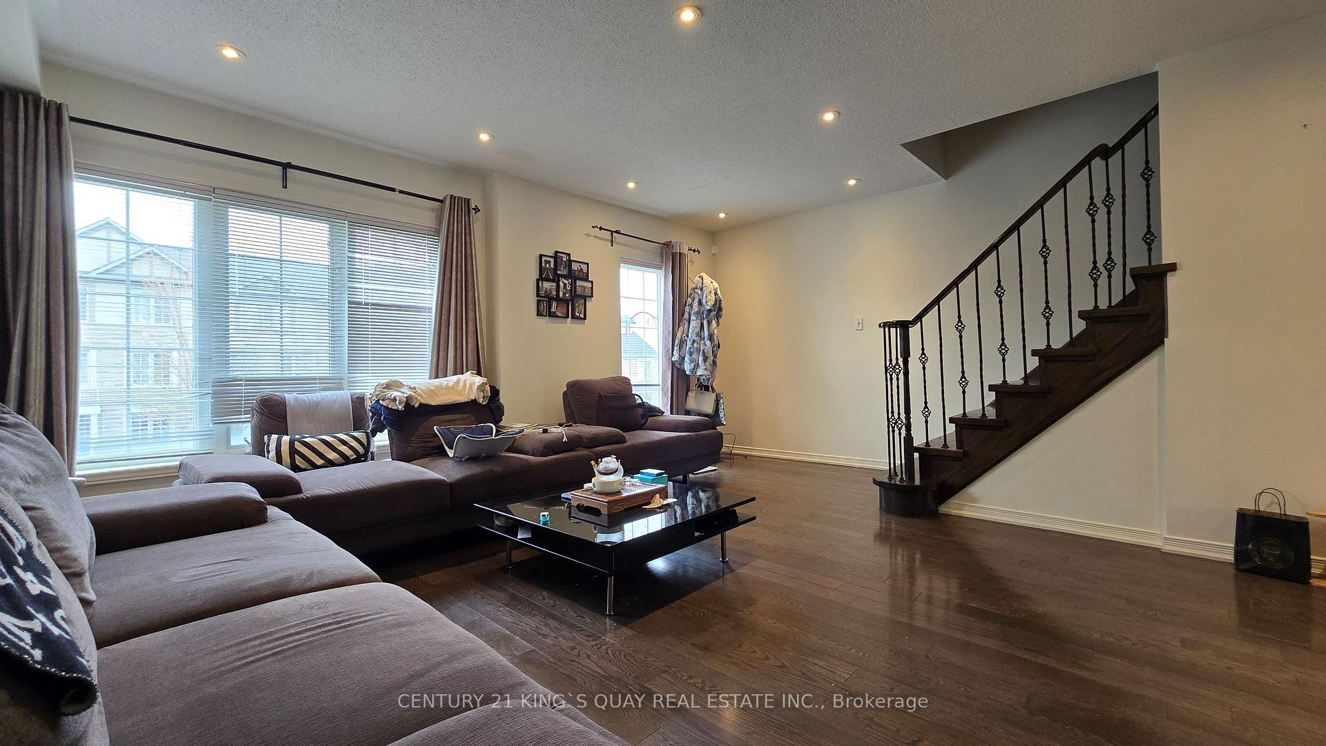 Photo 11 of 23 Prince Charles Way, Markham, Berczy — HOMEH
