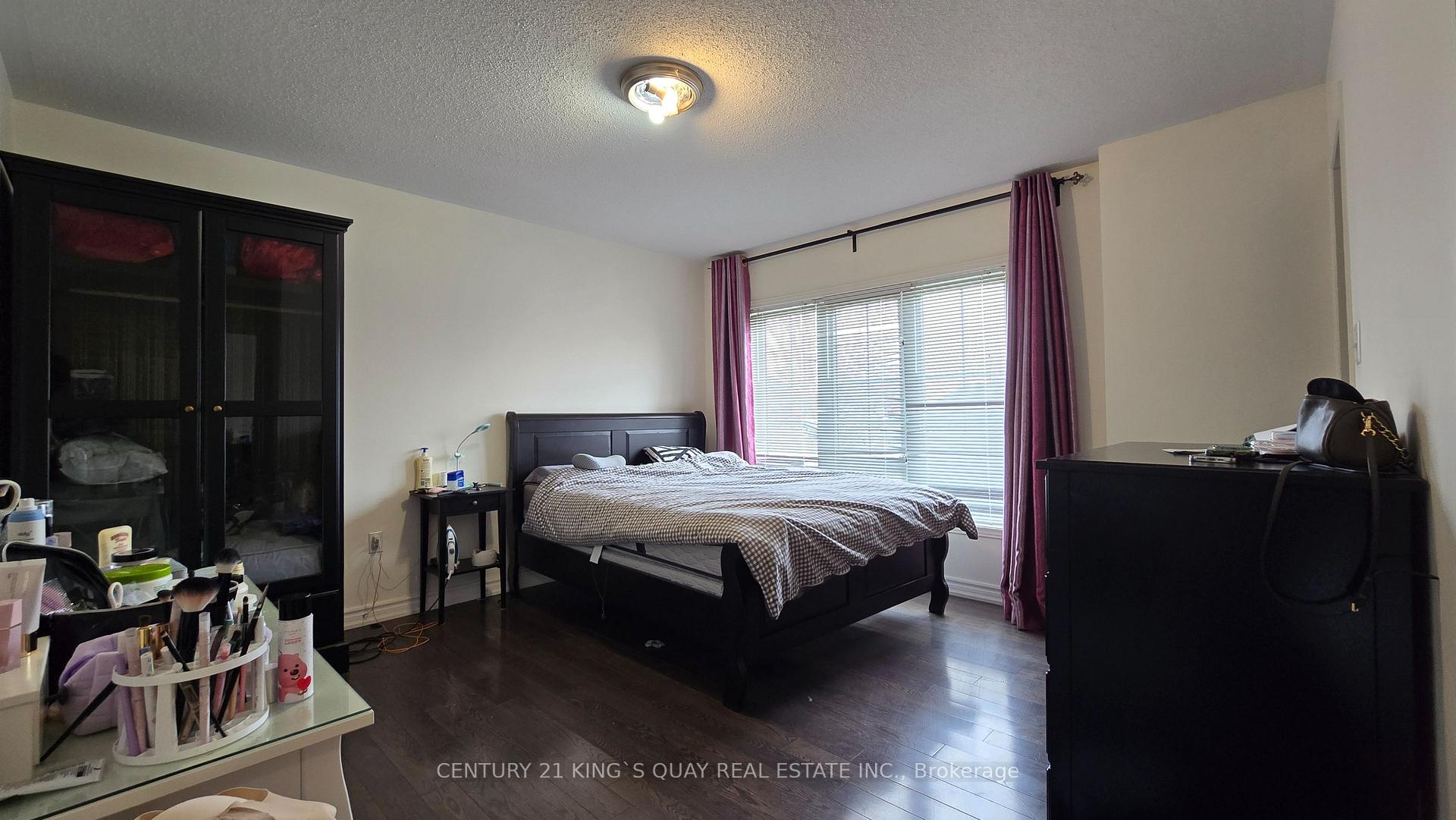 Photo 12 of 23 Prince Charles Way, Markham, Berczy — HOMEH