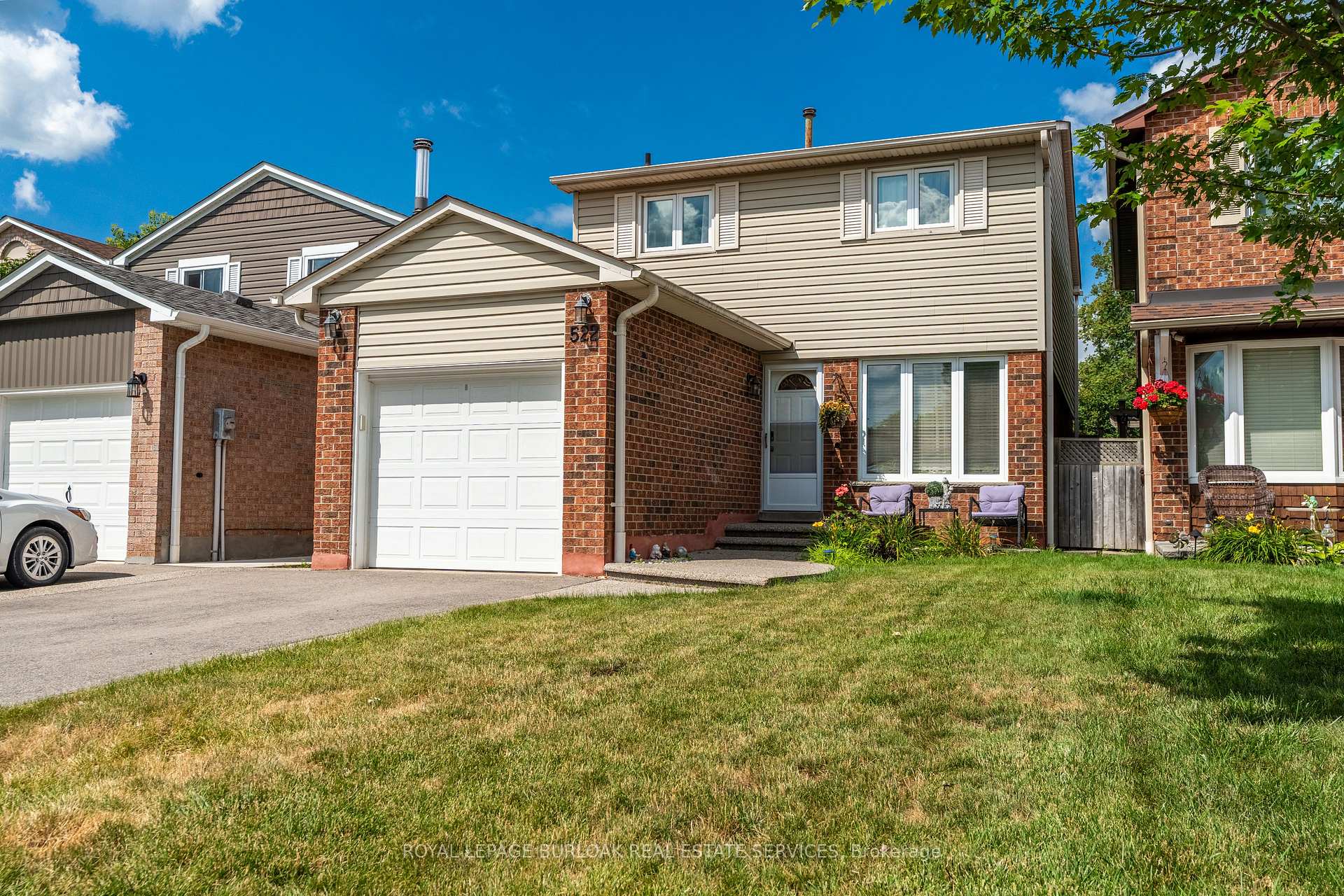 Front of 522 Roseheath Drive