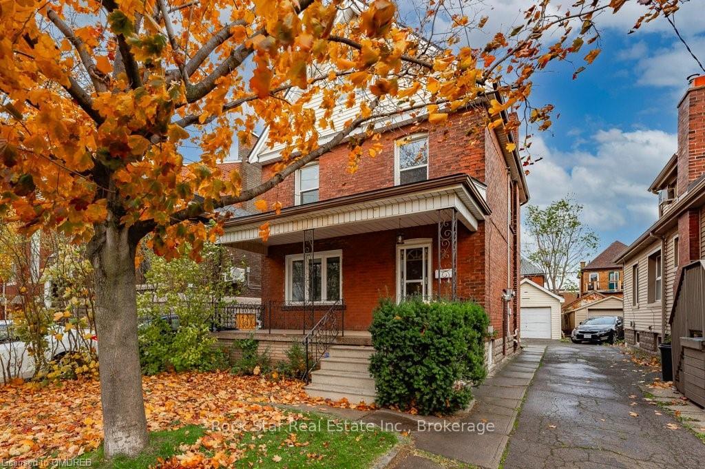 Front of Unit Upper, 15 Melrose Avenue N