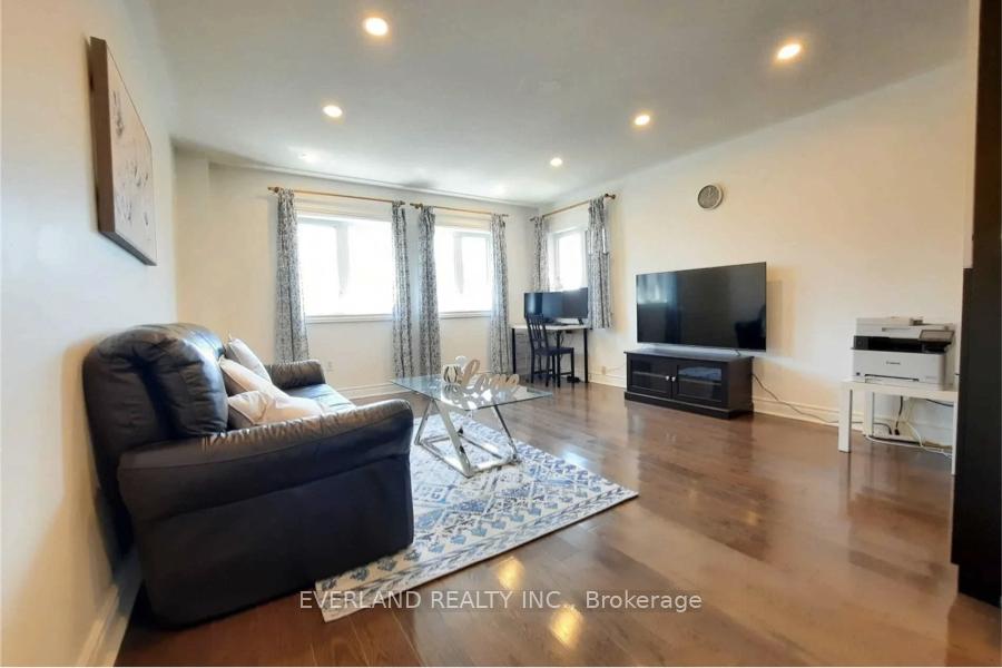 Photo 1 of 43 Bur Oak Avenue, Markham, Berczy — HOMEH