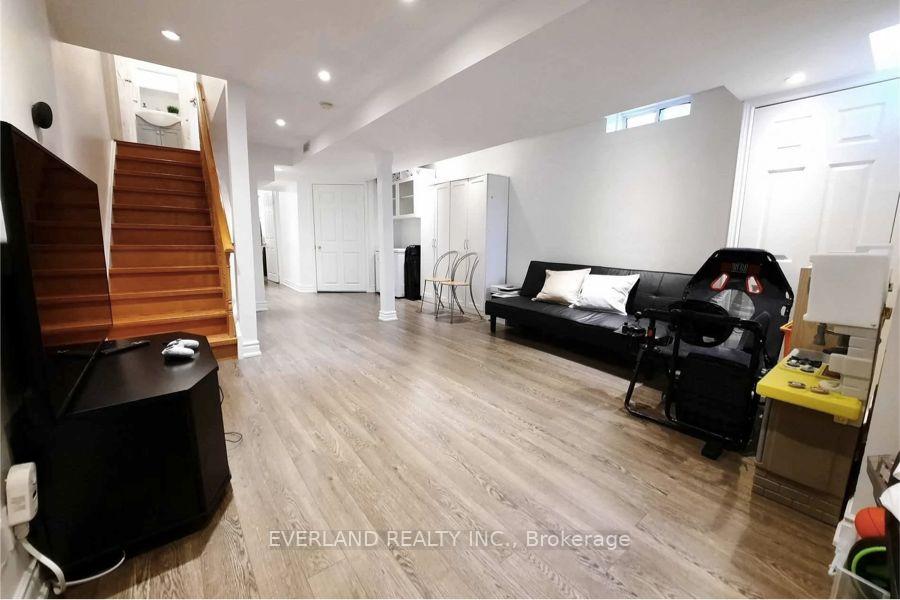 Photo 7 of 43 Bur Oak Avenue, Markham, Berczy — HOMEH