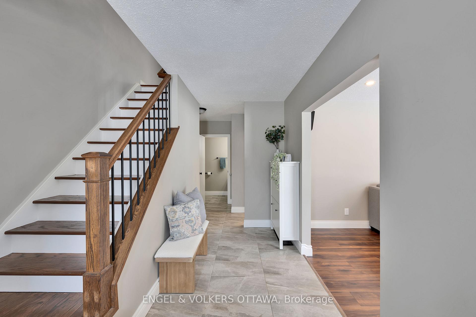 Photo 2 of 129 Abbeyhill Drive N, Ottawa, Kanata - Glencairn/Hazeldean — HOMEH