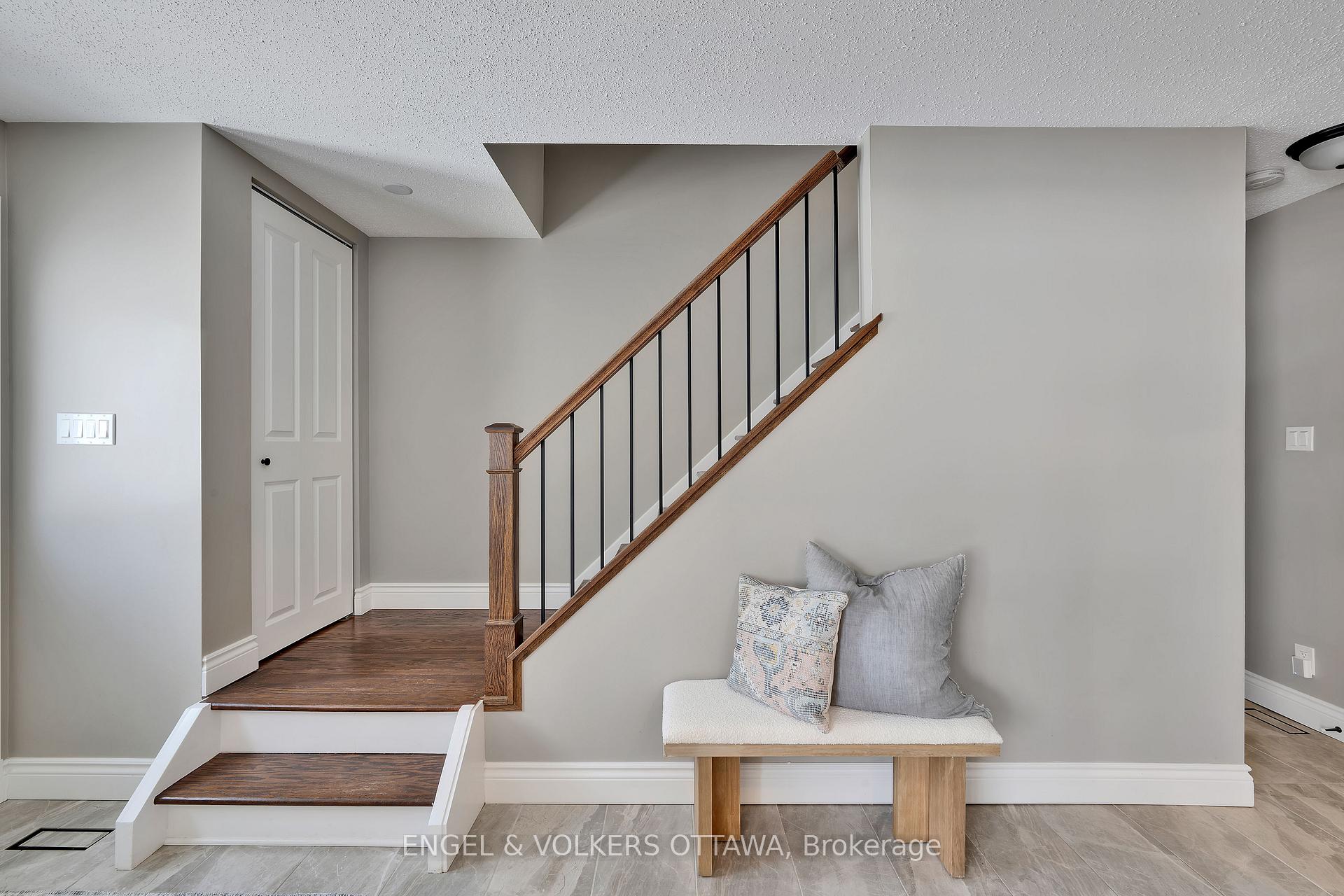 Photo 3 of 129 Abbeyhill Drive N, Ottawa, Kanata - Glencairn/Hazeldean — HOMEH
