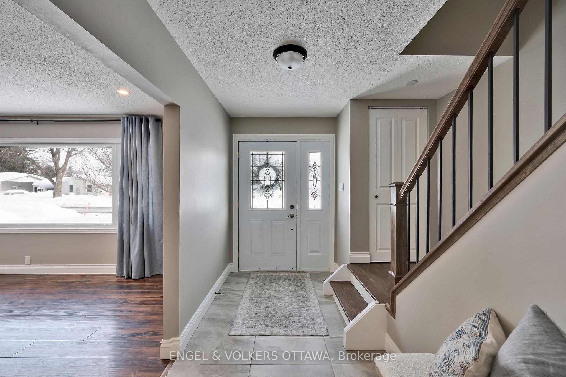 Photo 4 of 129 Abbeyhill Drive N, Ottawa, Kanata - Glencairn/Hazeldean — HOMEH