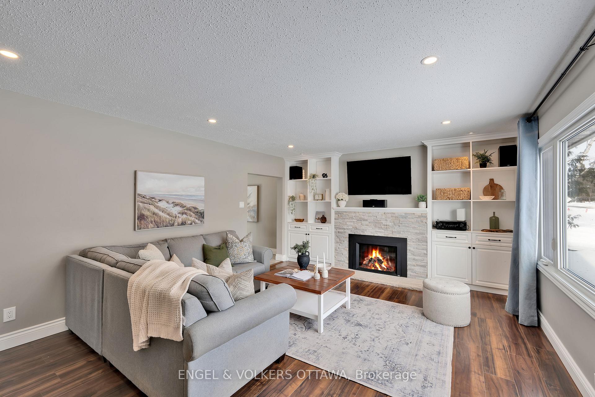 Photo 5 of 129 Abbeyhill Drive N, Ottawa, Kanata - Glencairn/Hazeldean — HOMEH