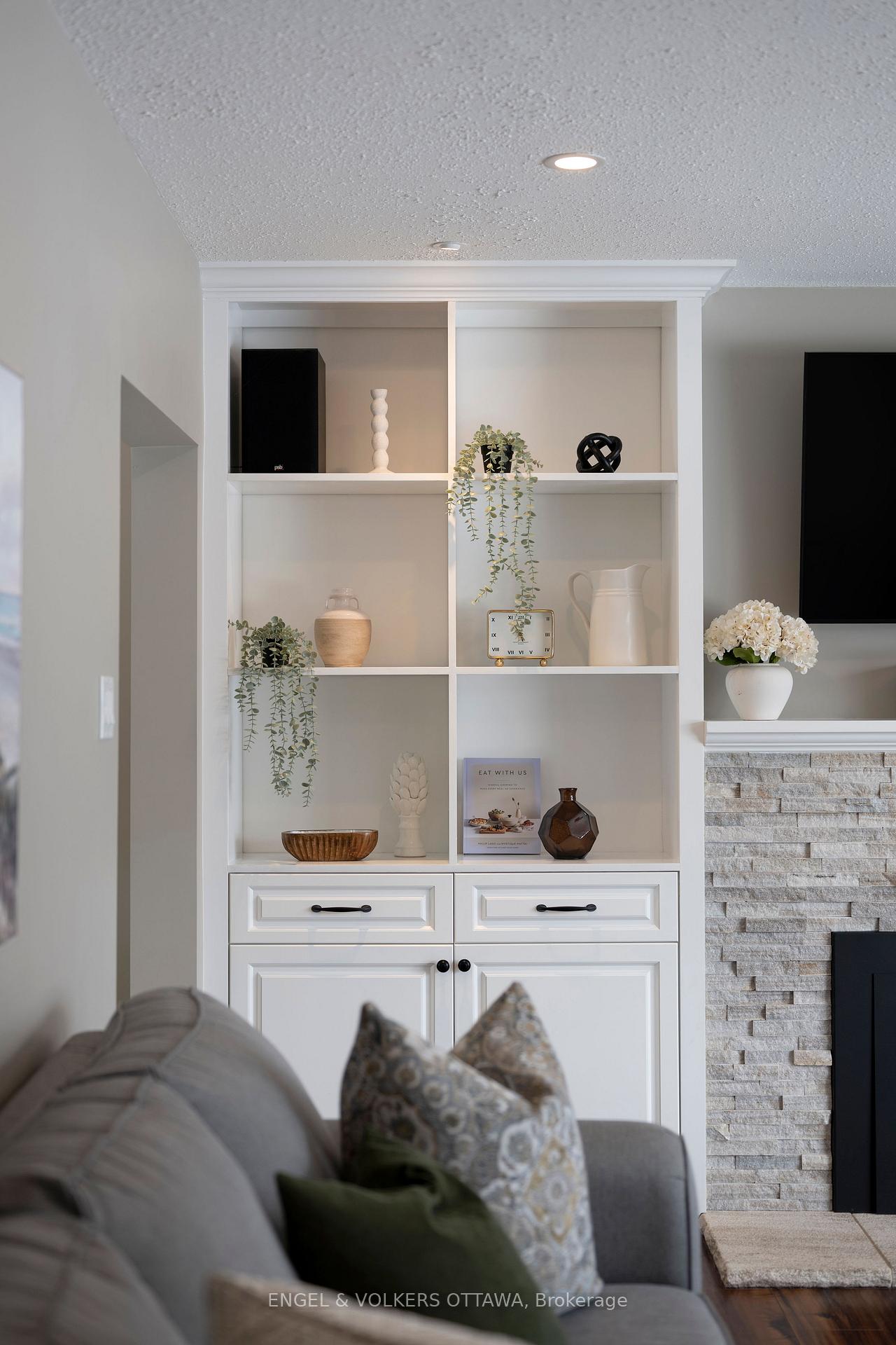 Photo 8 of 129 Abbeyhill Drive N, Ottawa, Kanata - Glencairn/Hazeldean — HOMEH