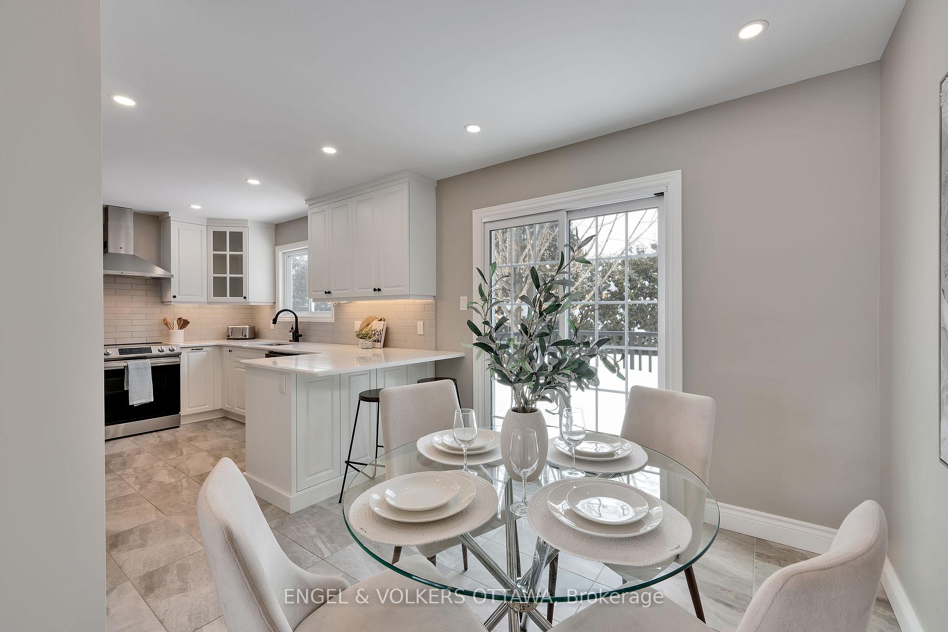 Photo 13 of 129 Abbeyhill Drive N, Ottawa, Kanata - Glencairn/Hazeldean — HOMEH
