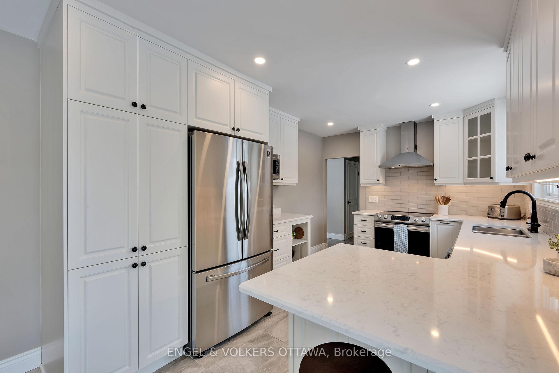 Photo 16 of 129 Abbeyhill Drive N, Ottawa, Kanata - Glencairn/Hazeldean — HOMEH