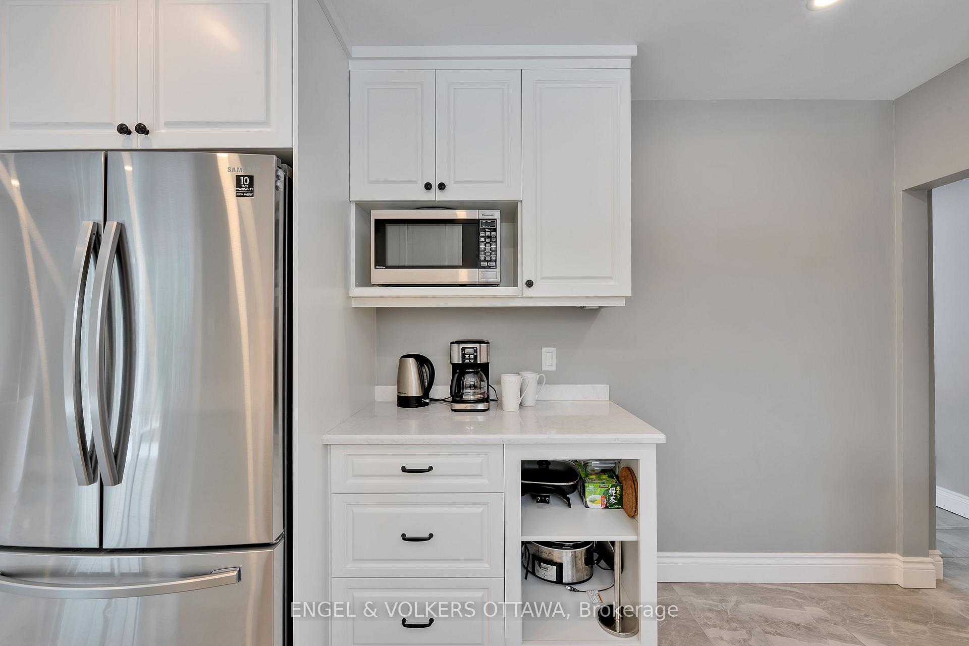 Photo 19 of 129 Abbeyhill Drive N, Ottawa, Kanata - Glencairn/Hazeldean — HOMEH