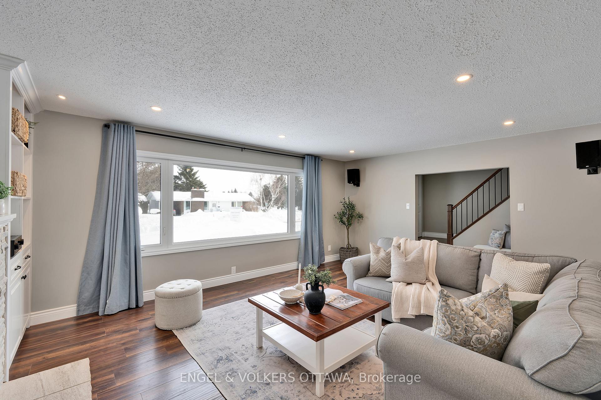 Photo 20 of 129 Abbeyhill Drive N, Ottawa, Kanata - Glencairn/Hazeldean — HOMEH