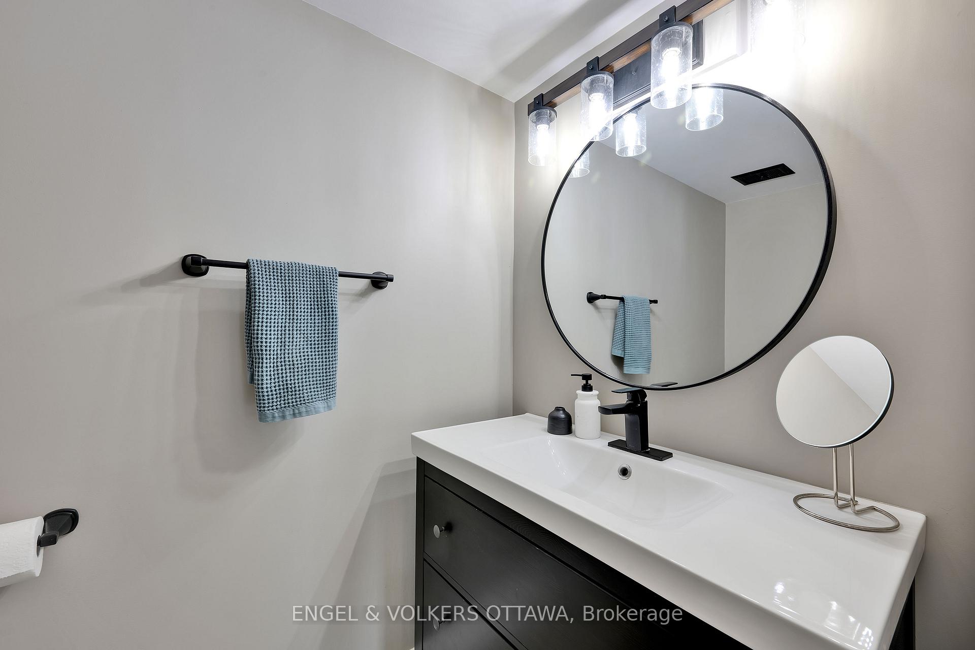 Photo 21 of 129 Abbeyhill Drive N, Ottawa, Kanata - Glencairn/Hazeldean — HOMEH