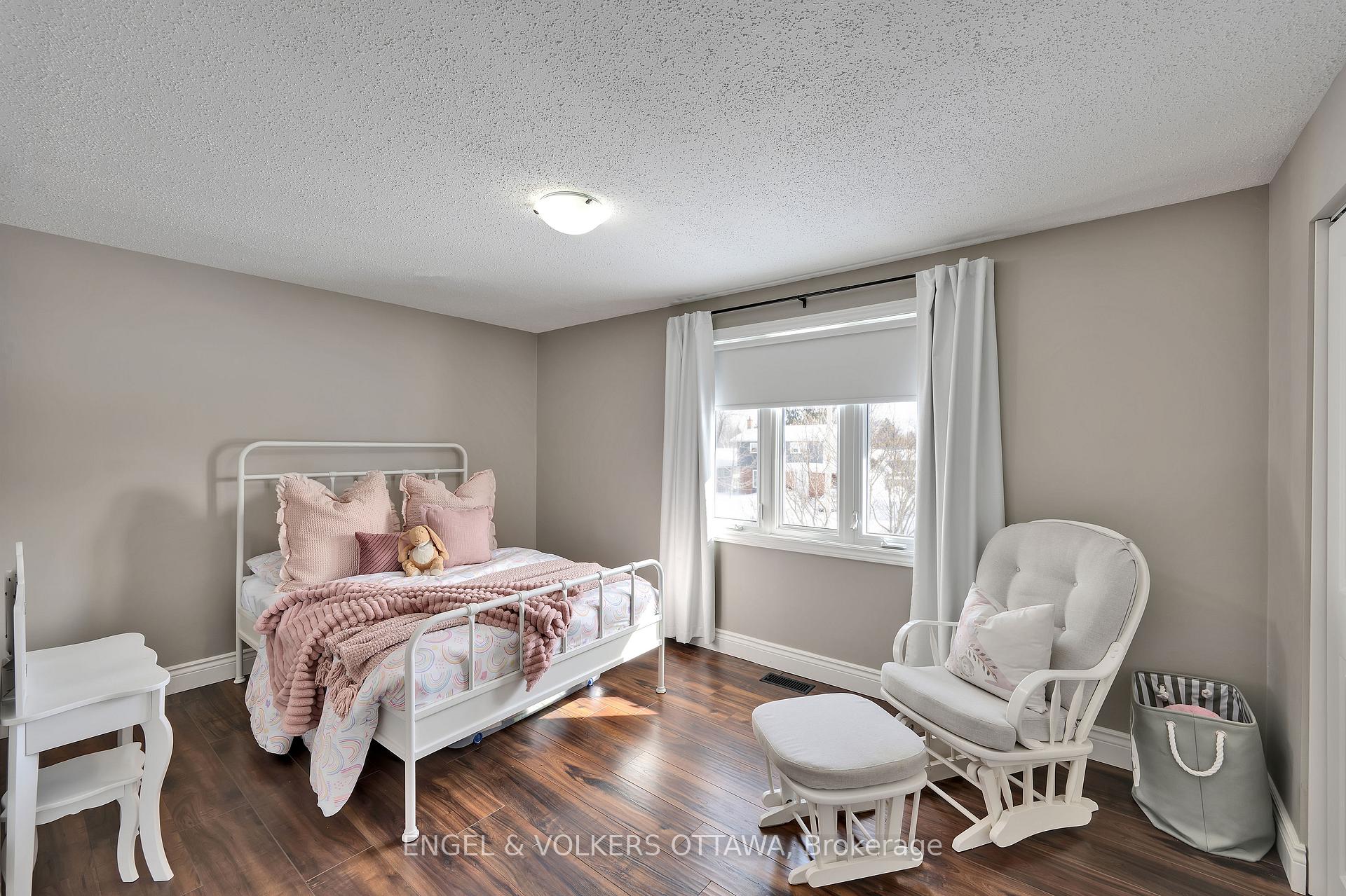 Photo 29 of 129 Abbeyhill Drive N, Ottawa, Kanata - Glencairn/Hazeldean — HOMEH