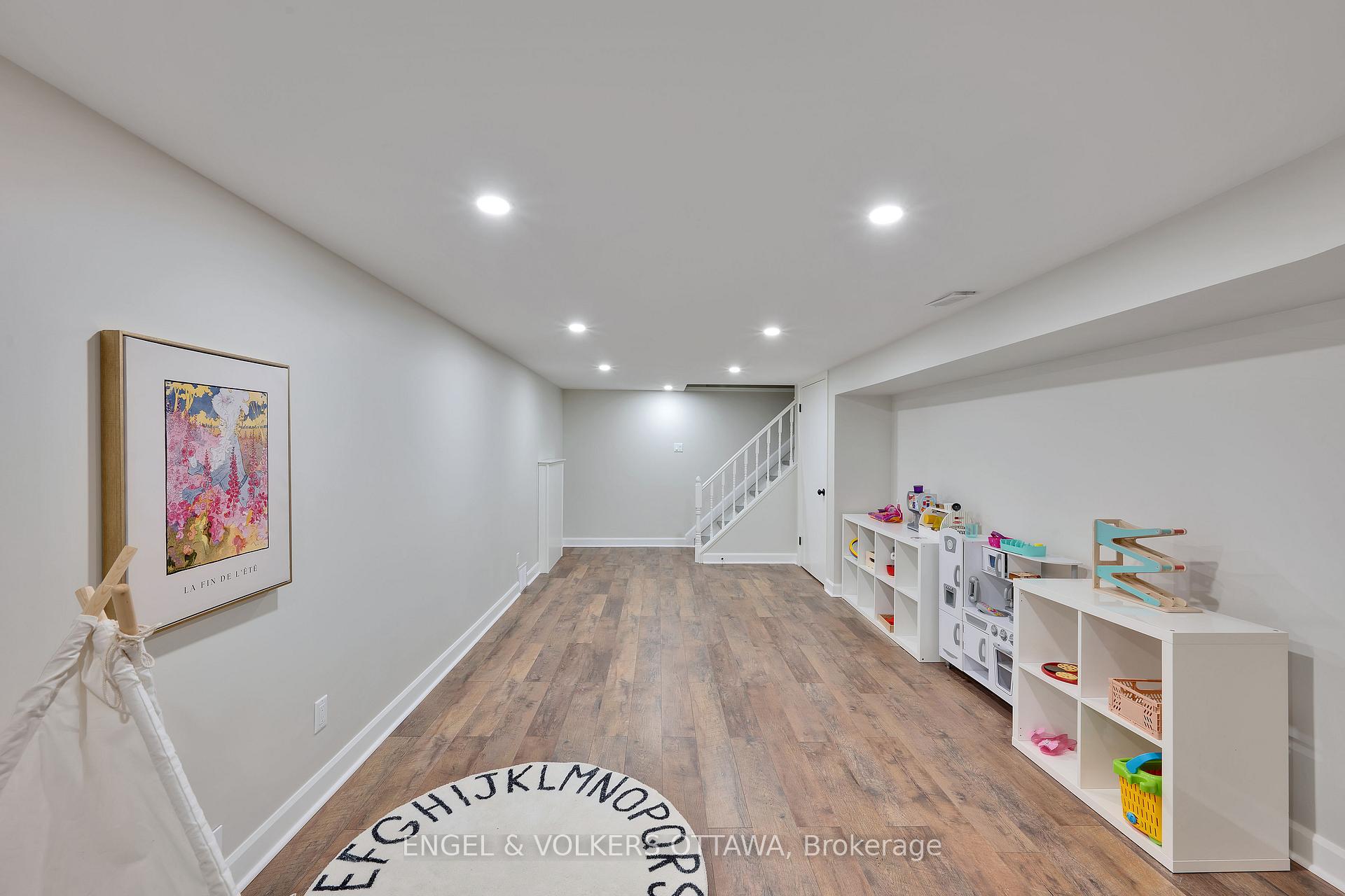 Photo 35 of 129 Abbeyhill Drive N, Ottawa, Kanata - Glencairn/Hazeldean — HOMEH