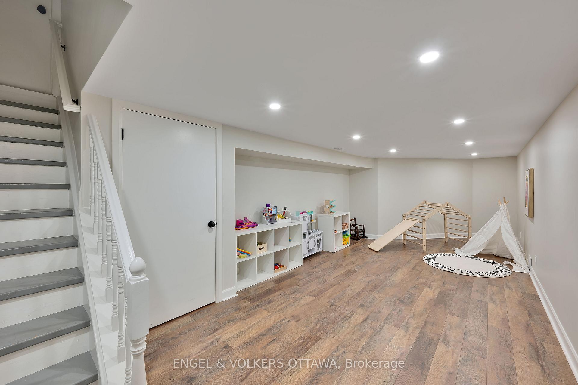 Photo 36 of 129 Abbeyhill Drive N, Ottawa, Kanata - Glencairn/Hazeldean — HOMEH