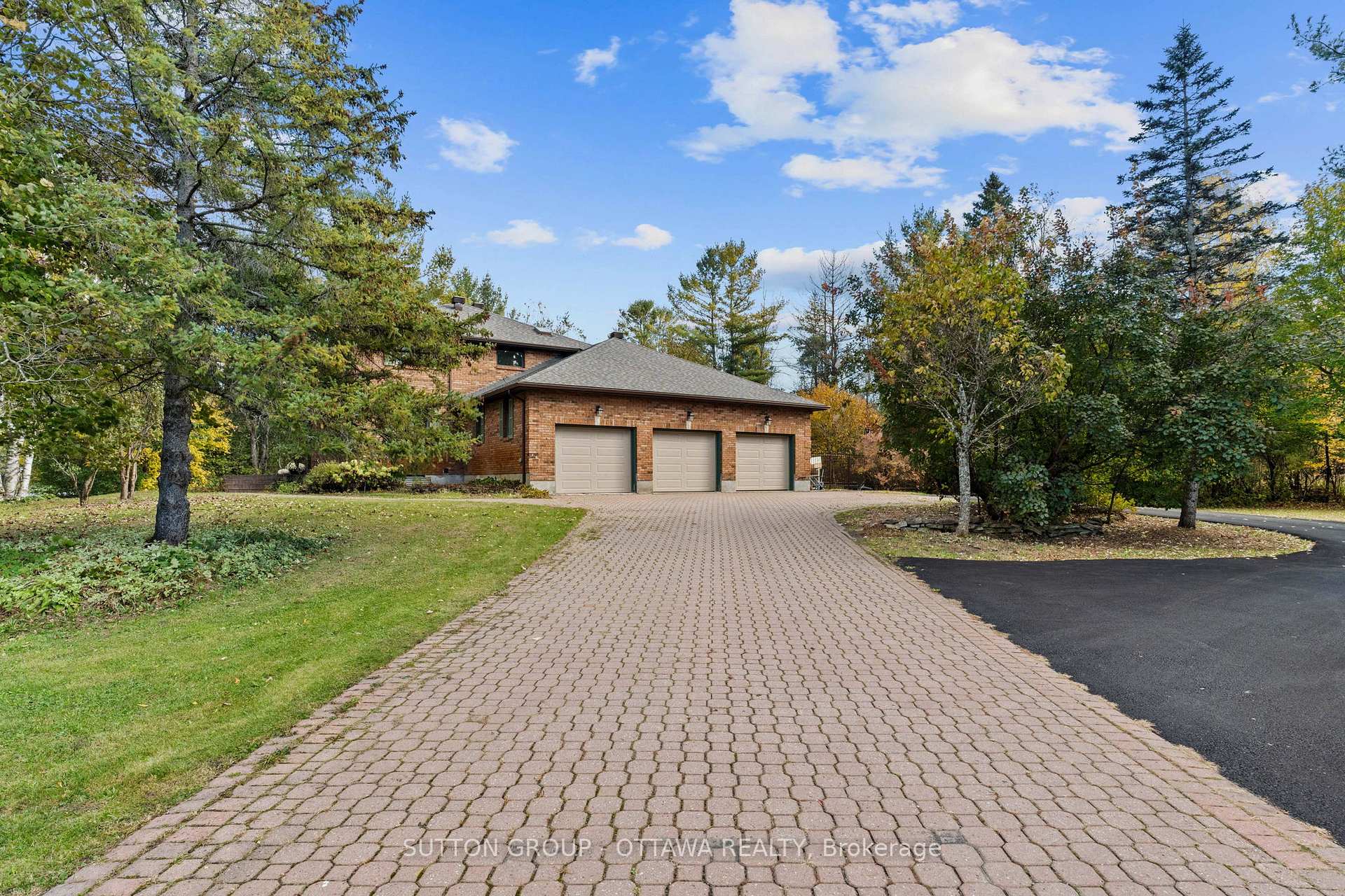 Photo 2 of 7 Rolston Way, Ottawa, Kanata - Rural Kanata (Central) — HOMEH