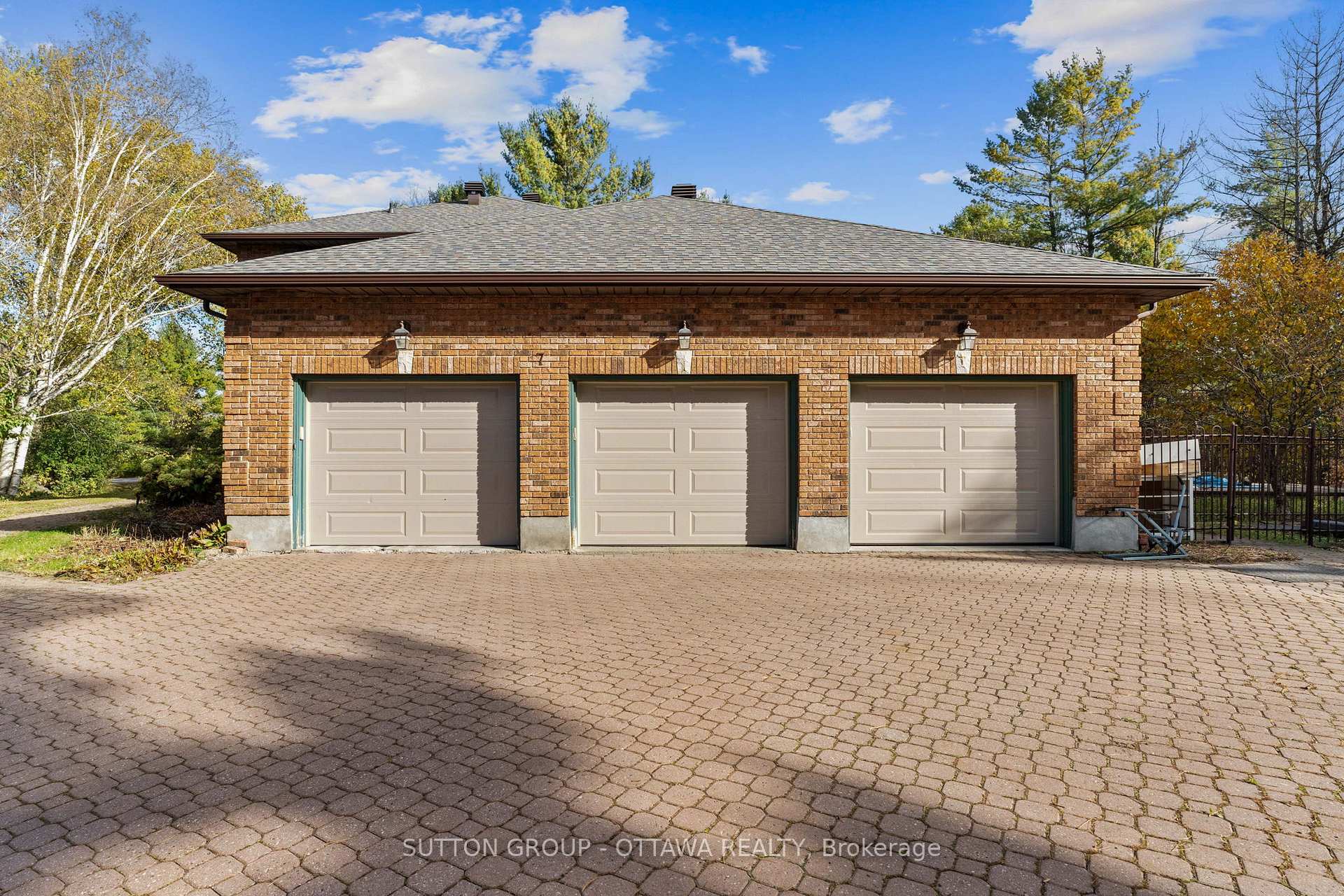 Photo 3 of 7 Rolston Way, Ottawa, Kanata - Rural Kanata (Central) — HOMEH