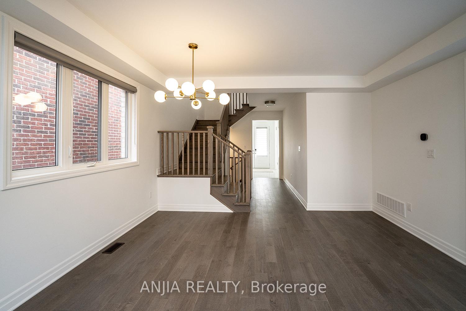 Photo 2 of 47 Berczy Manor Crescent, Markham, Rural Markham — HOMEH