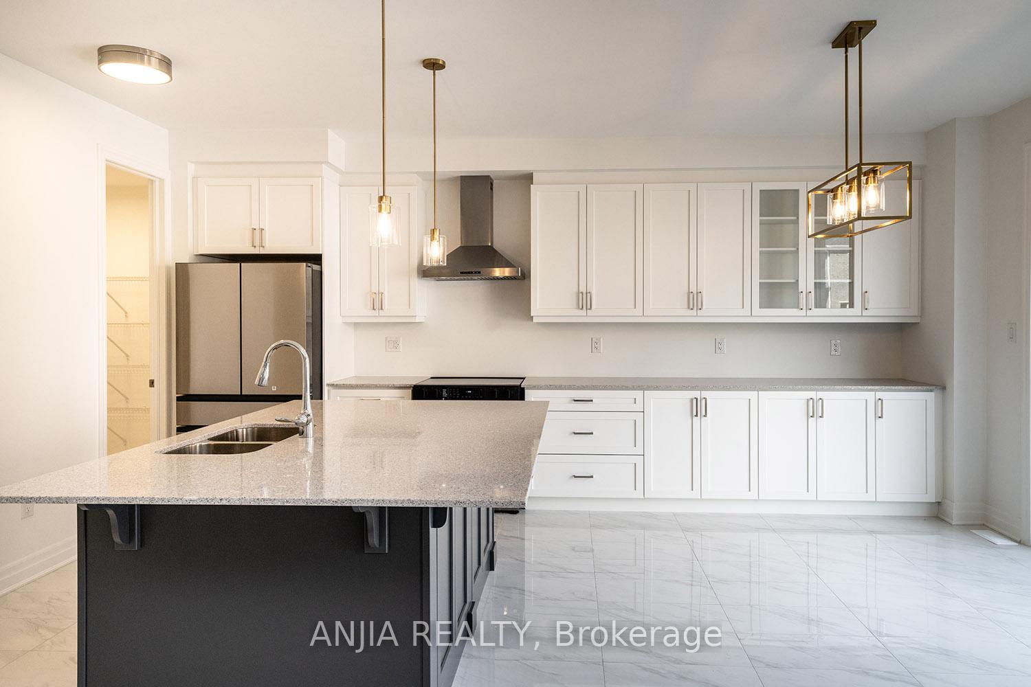 Photo 6 of 47 Berczy Manor Crescent, Markham, Rural Markham — HOMEH