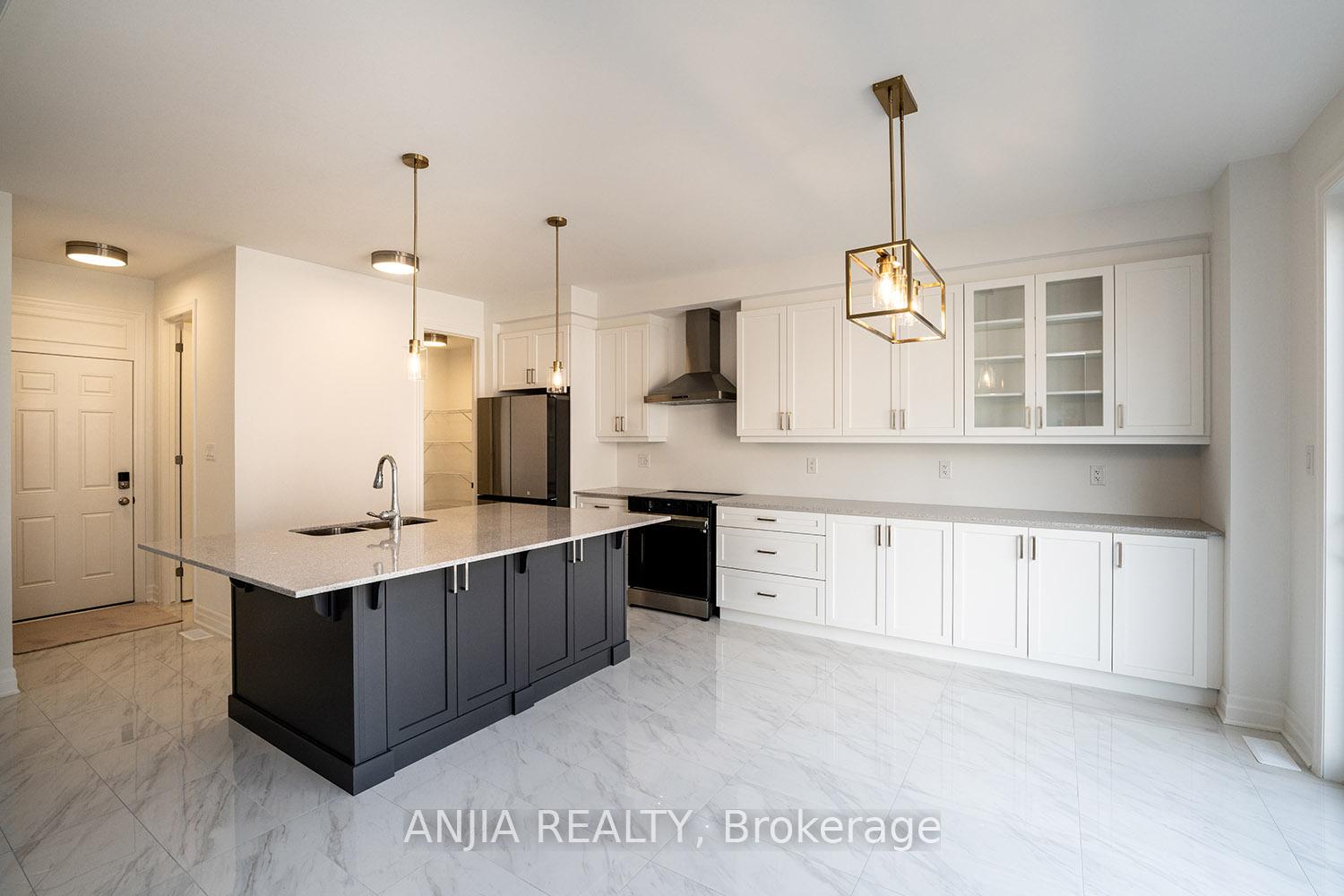Photo 8 of 47 Berczy Manor Crescent, Markham, Rural Markham — HOMEH