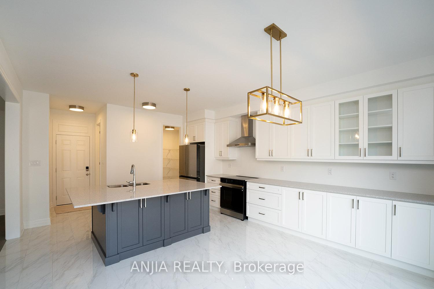 Photo 9 of 47 Berczy Manor Crescent, Markham, Rural Markham — HOMEH