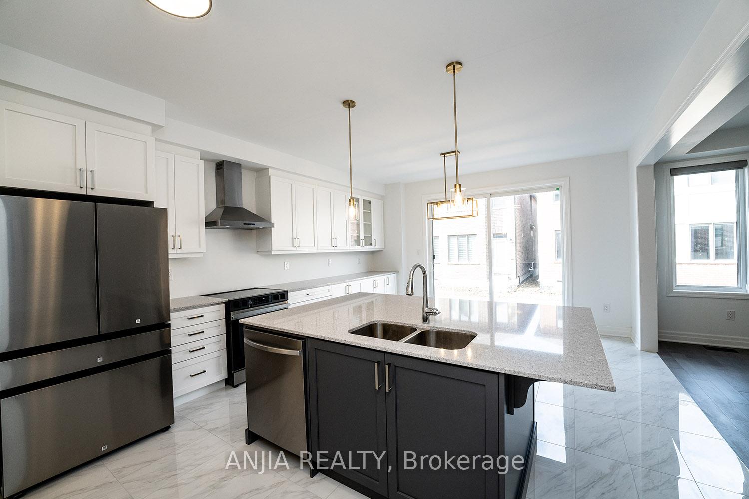 Photo 10 of 47 Berczy Manor Crescent, Markham, Rural Markham — HOMEH