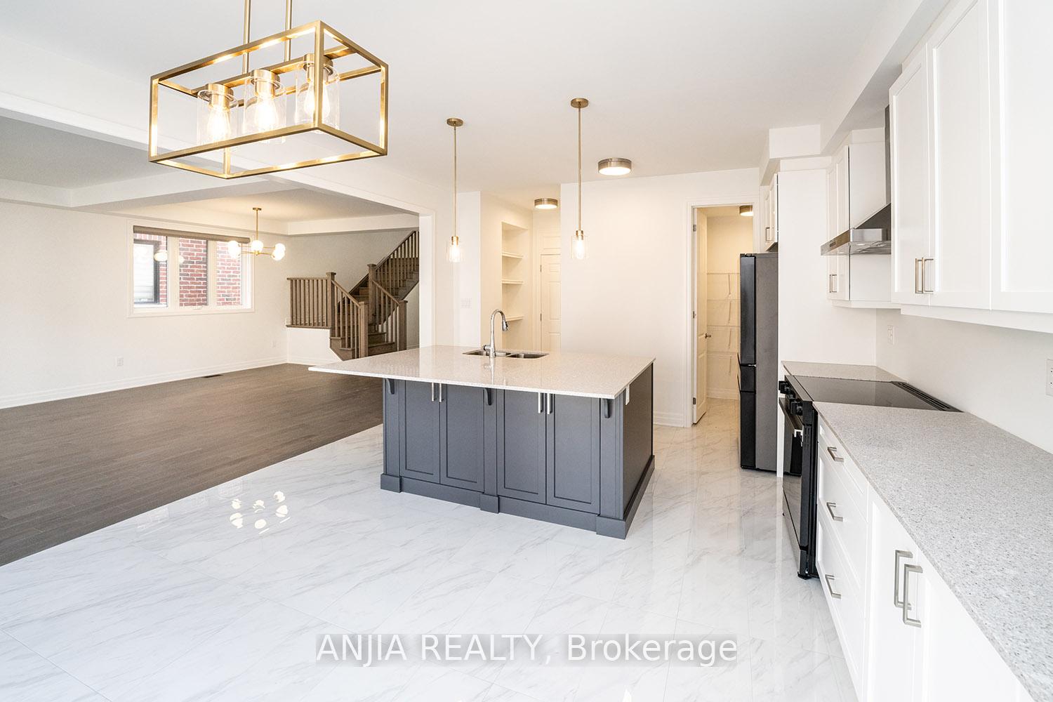 Photo 11 of 47 Berczy Manor Crescent, Markham, Rural Markham — HOMEH