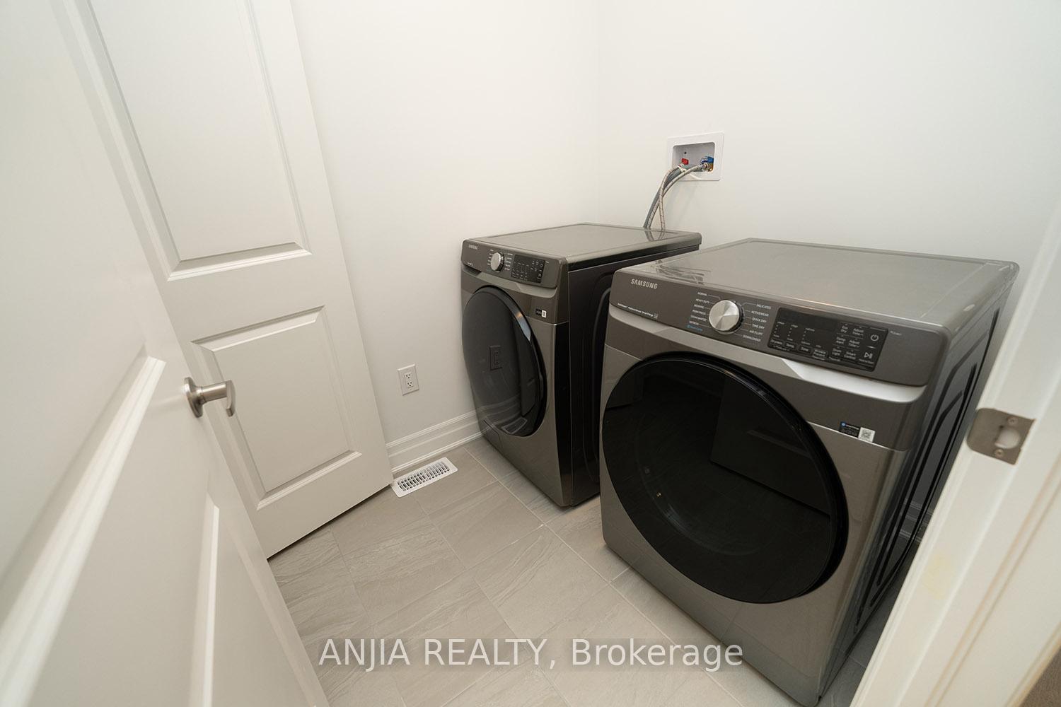 Photo 18 of 47 Berczy Manor Crescent, Markham, Rural Markham — HOMEH