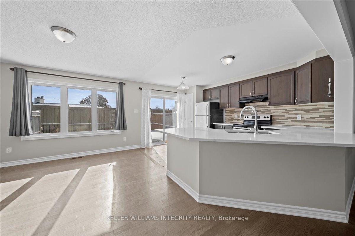 Photo 5 of 201 Conifer Creek Circle, Ottawa, Kanata - Emerald Meadows/Trailwest — HOMEH