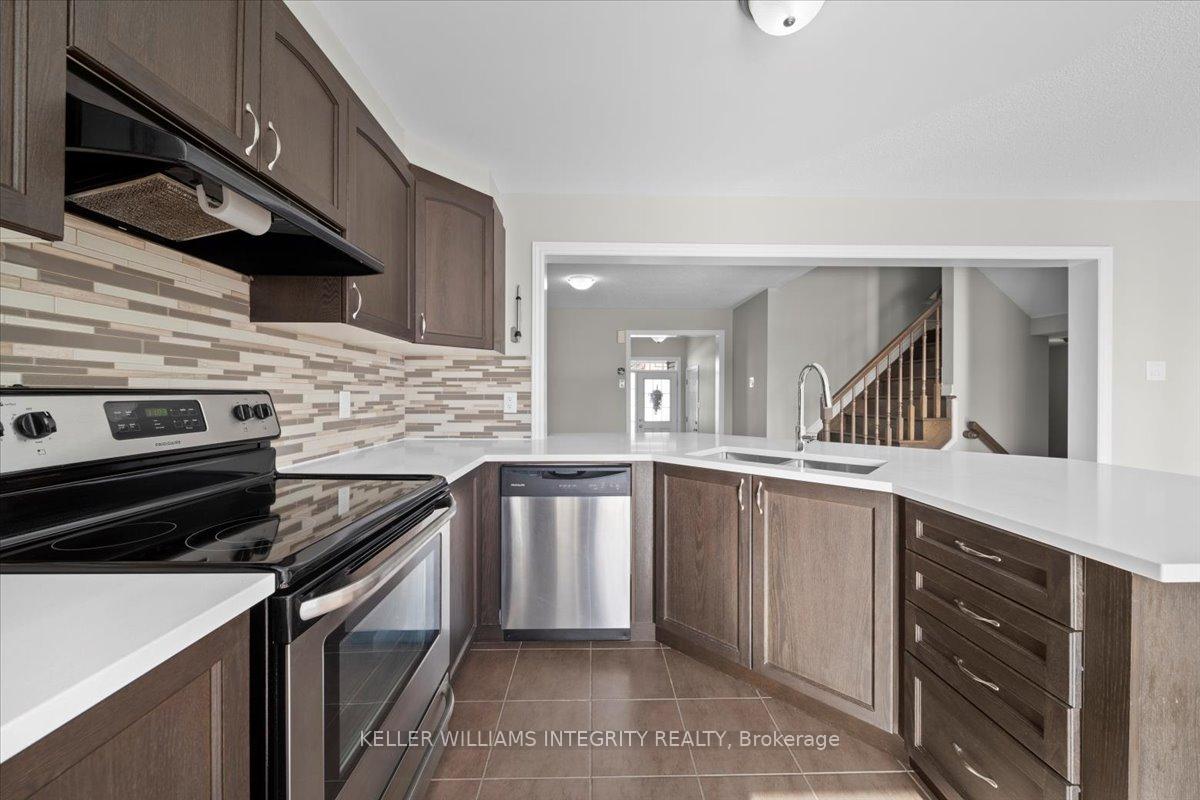 Photo 8 of 201 Conifer Creek Circle, Ottawa, Kanata - Emerald Meadows/Trailwest — HOMEH