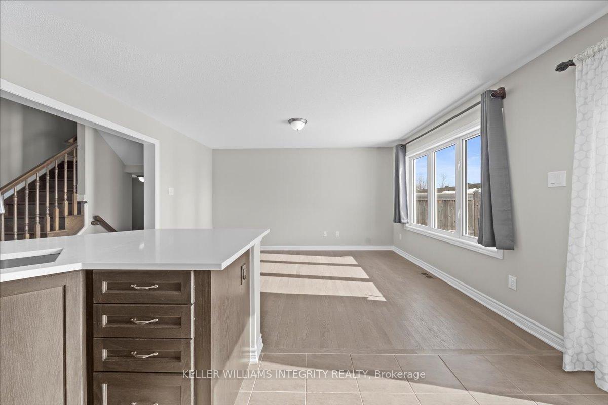 Photo 10 of 201 Conifer Creek Circle, Ottawa, Kanata - Emerald Meadows/Trailwest — HOMEH
