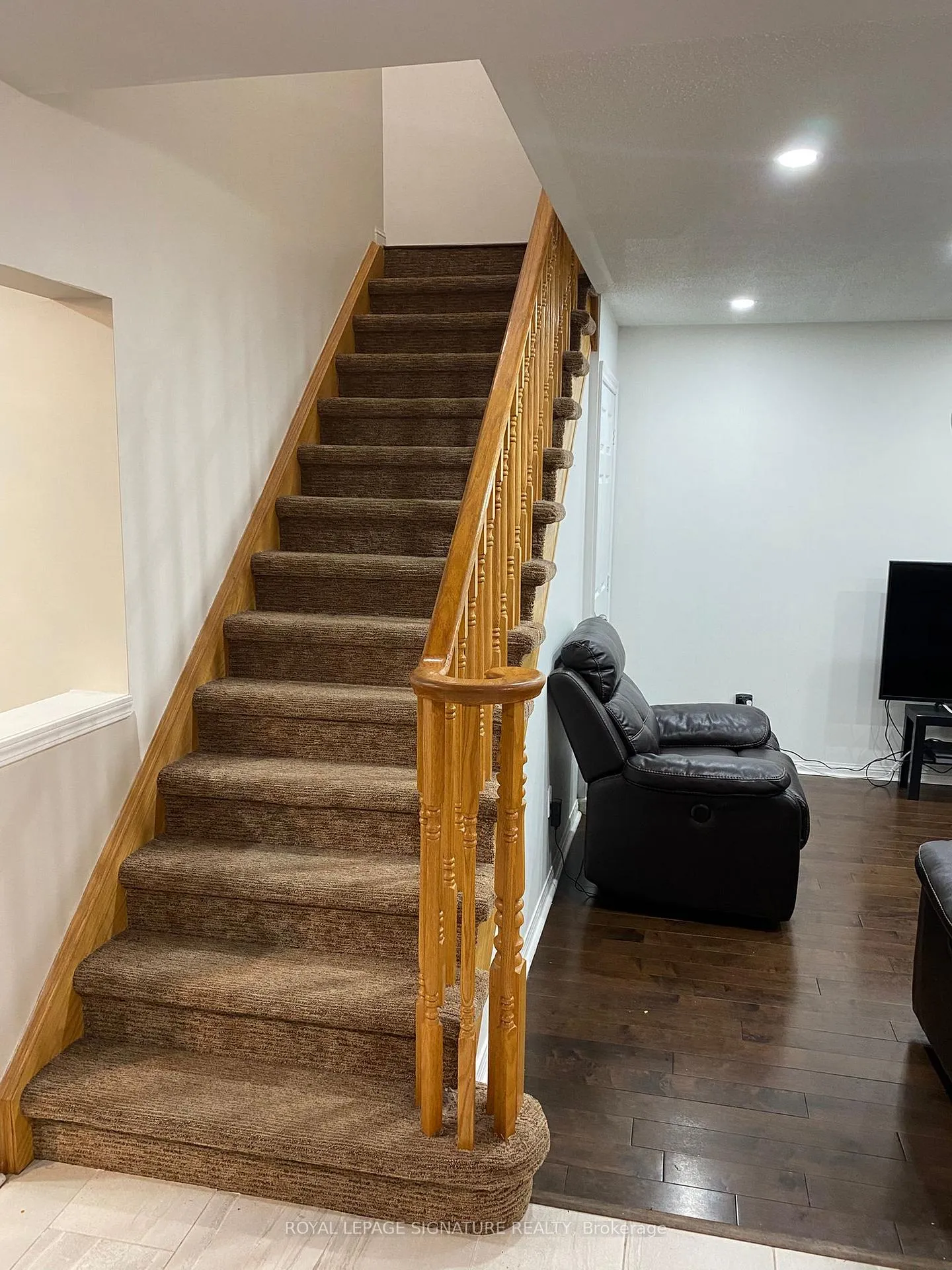 Photo 6 of Unit Upper, 1025 Barclay Circle, Milton, Beaty — HOMEH