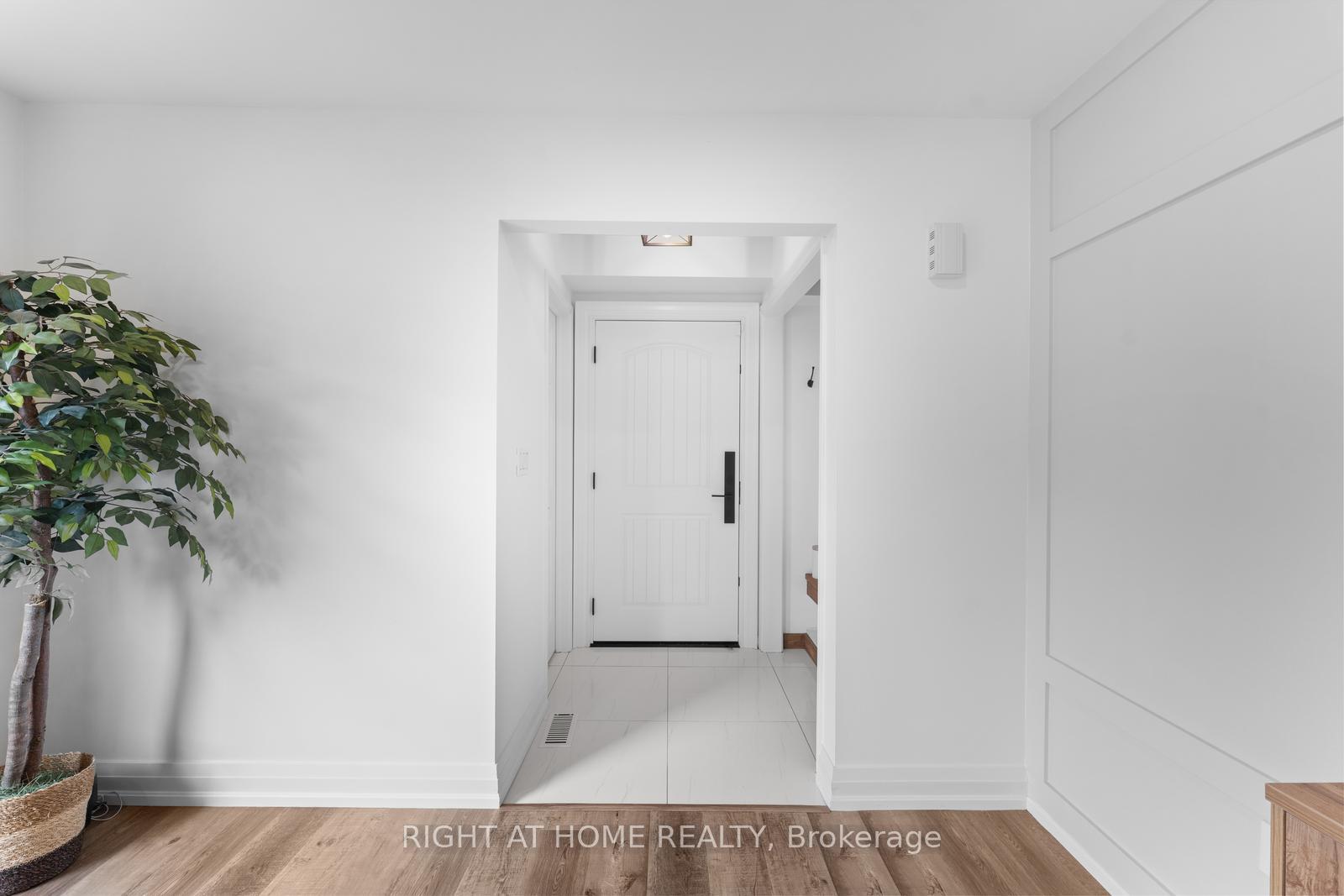 Photo 5 of 394 Baverstock Crescent, Milton, Clarke — HOMEH