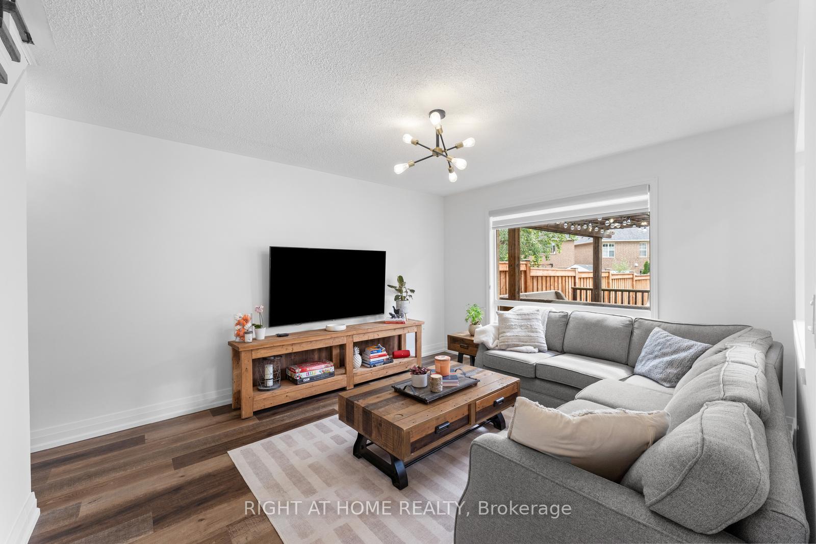 Photo 18 of 394 Baverstock Crescent, Milton, Clarke — HOMEH
