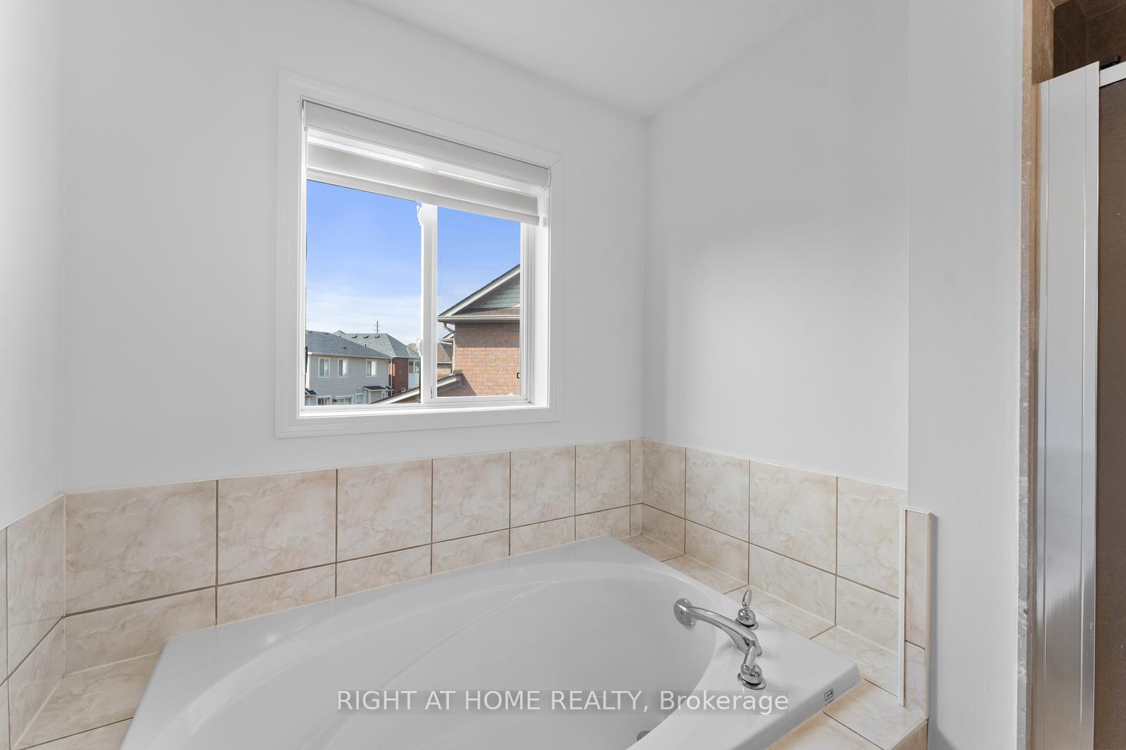 Photo 26 of 394 Baverstock Crescent, Milton, Clarke — HOMEH