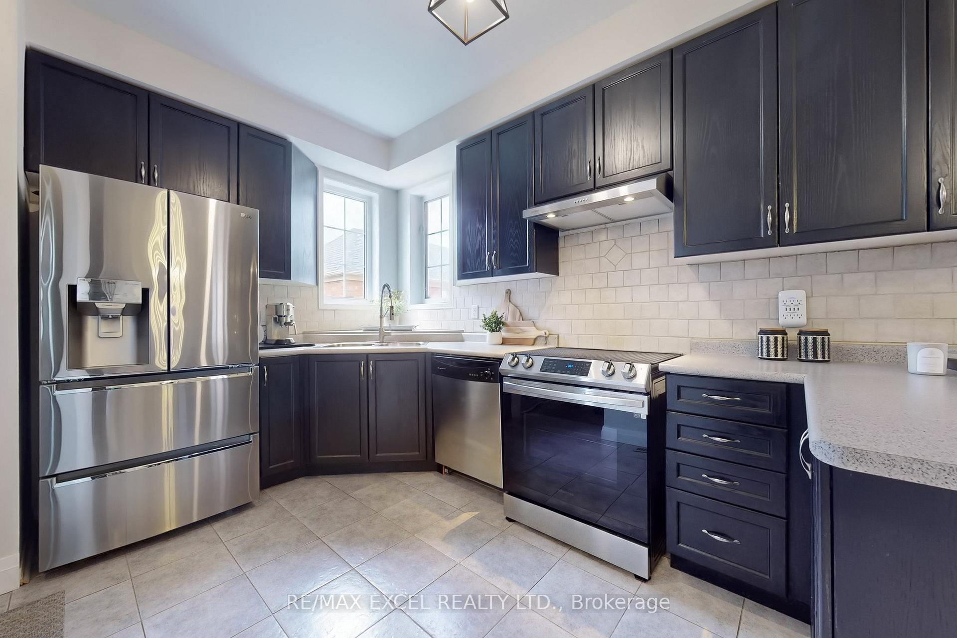 Photo 12 of 556 Country Glen Road, Markham, Cornell — HOMEH