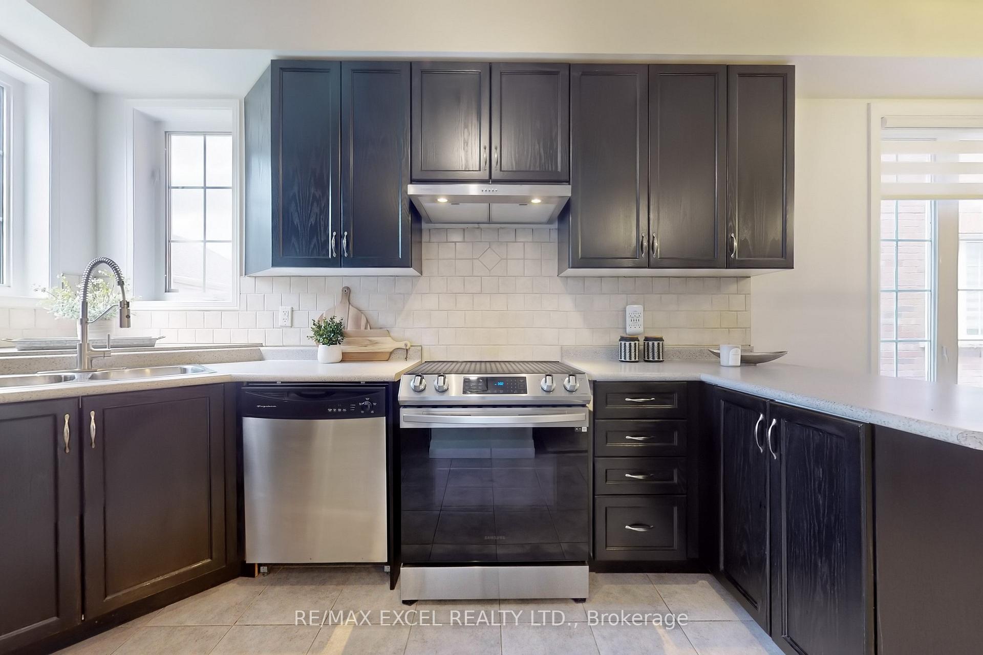 Photo 13 of 556 Country Glen Road, Markham, Cornell — HOMEH