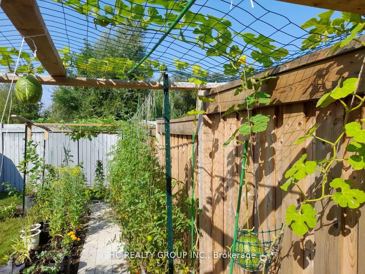 Photo 42 of 24 Decast Crescent, Markham, Box Grove — HOMEH