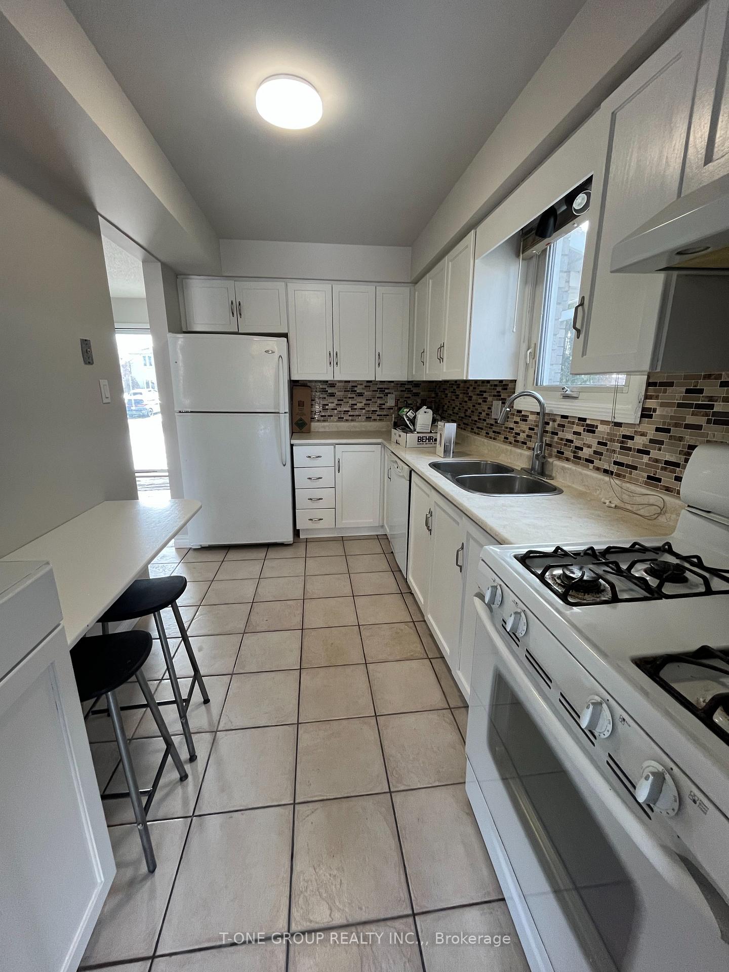 Photo 5 of 79 Broughton Avenue, Hamilton, Broughton — HOMEH