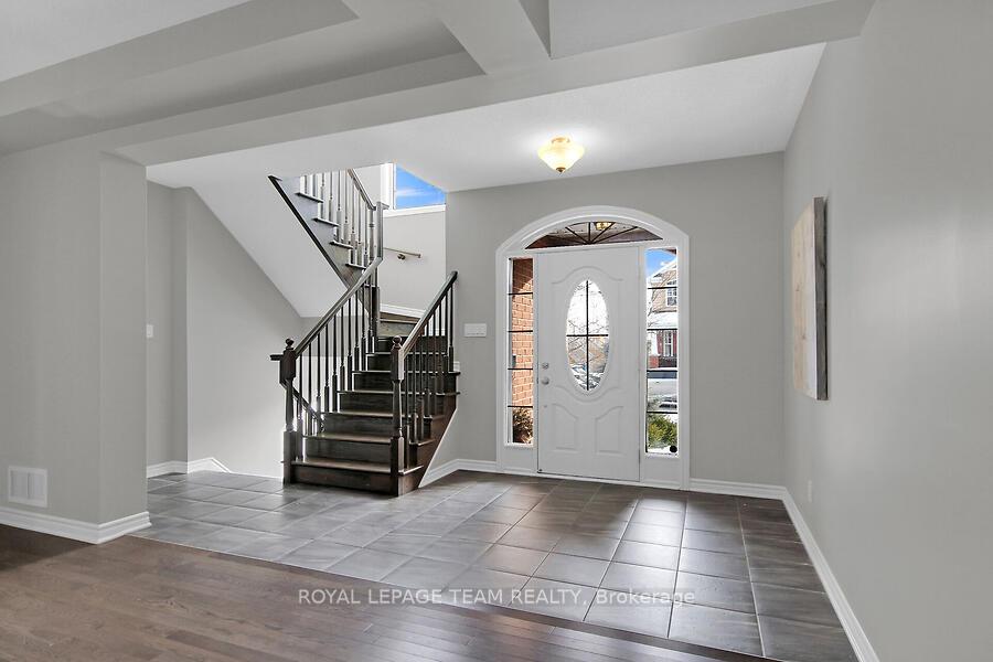 Photo 3 of 371 Meadowbreeze Drive, Ottawa, Kanata - Emerald Meadows/Trailwest — HOMEH