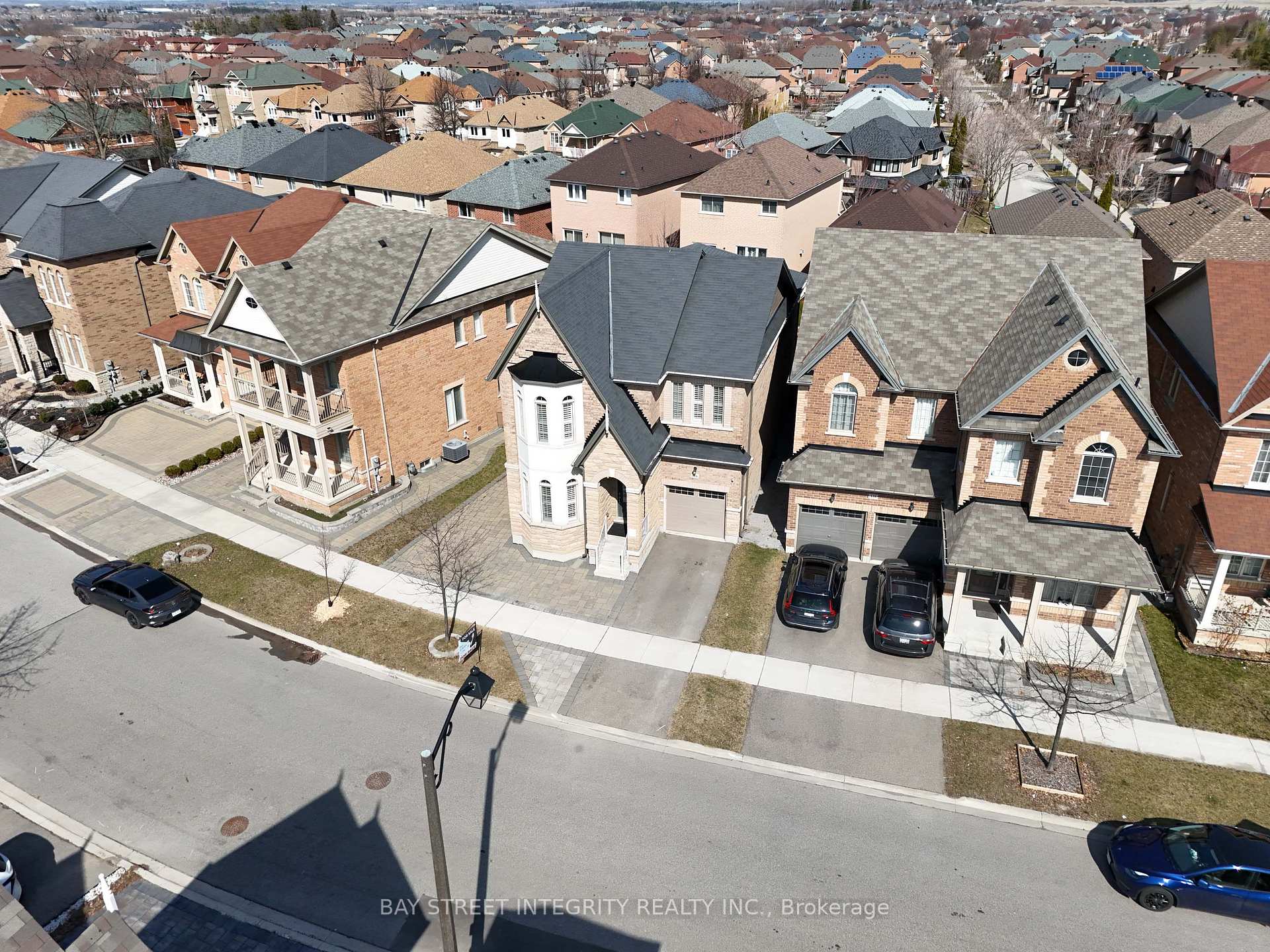 Photo 3 of 116 Holst Avenue, Markham, Berczy — HOMEH