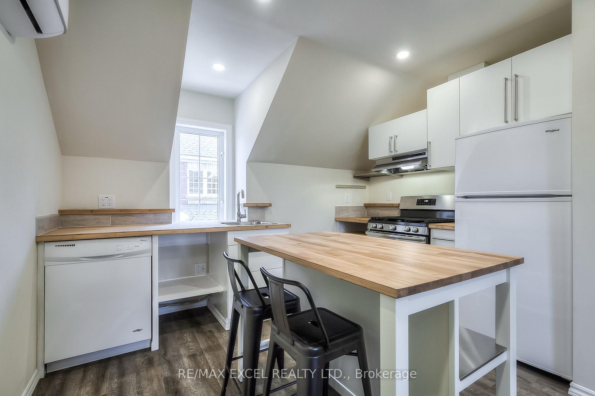 Photo 5 of Unit Coach, 161 Walkerville Road, Markham, Cornell — HOMEH