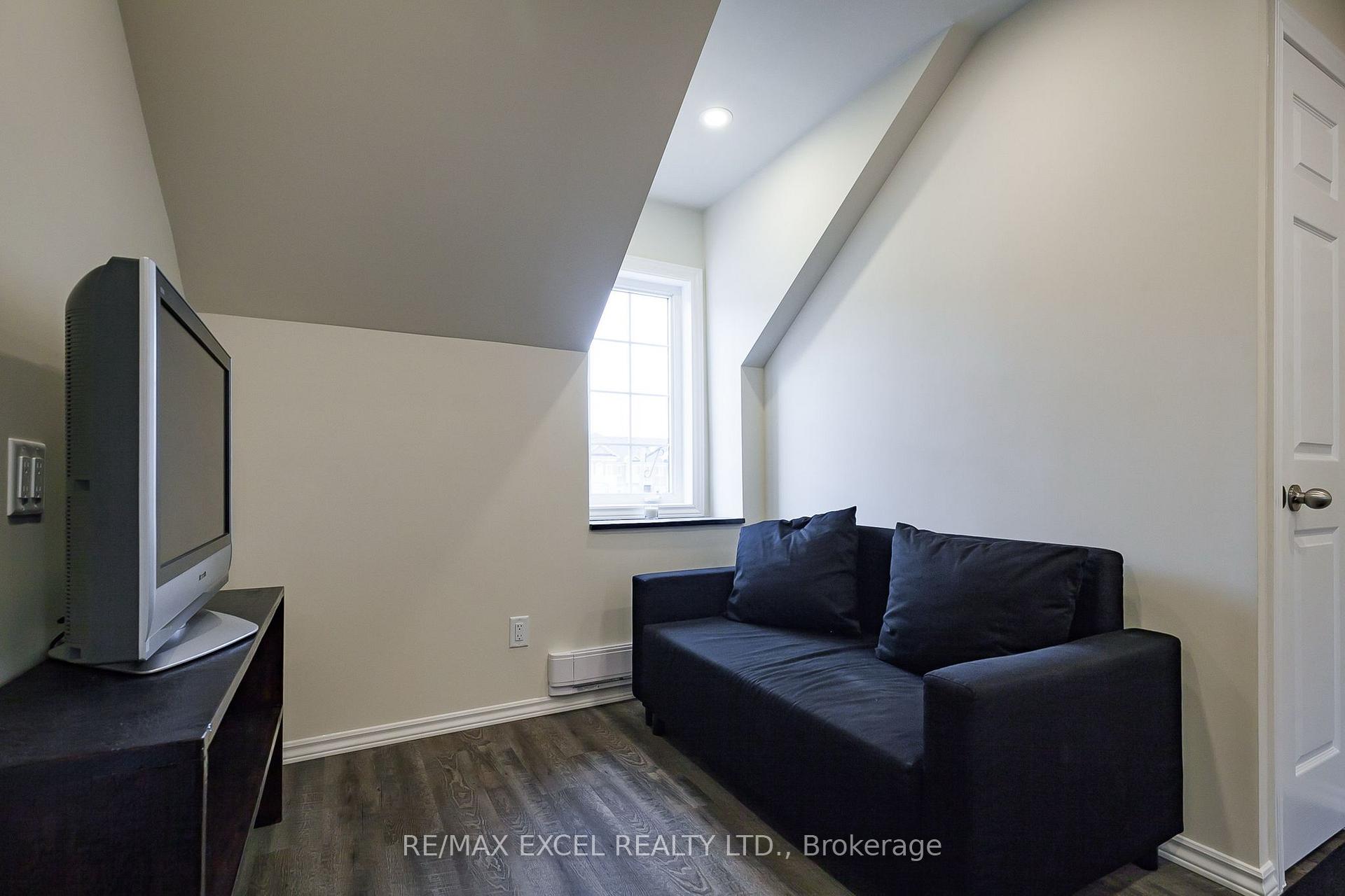 Photo 9 of Unit Coach, 161 Walkerville Road, Markham, Cornell — HOMEH