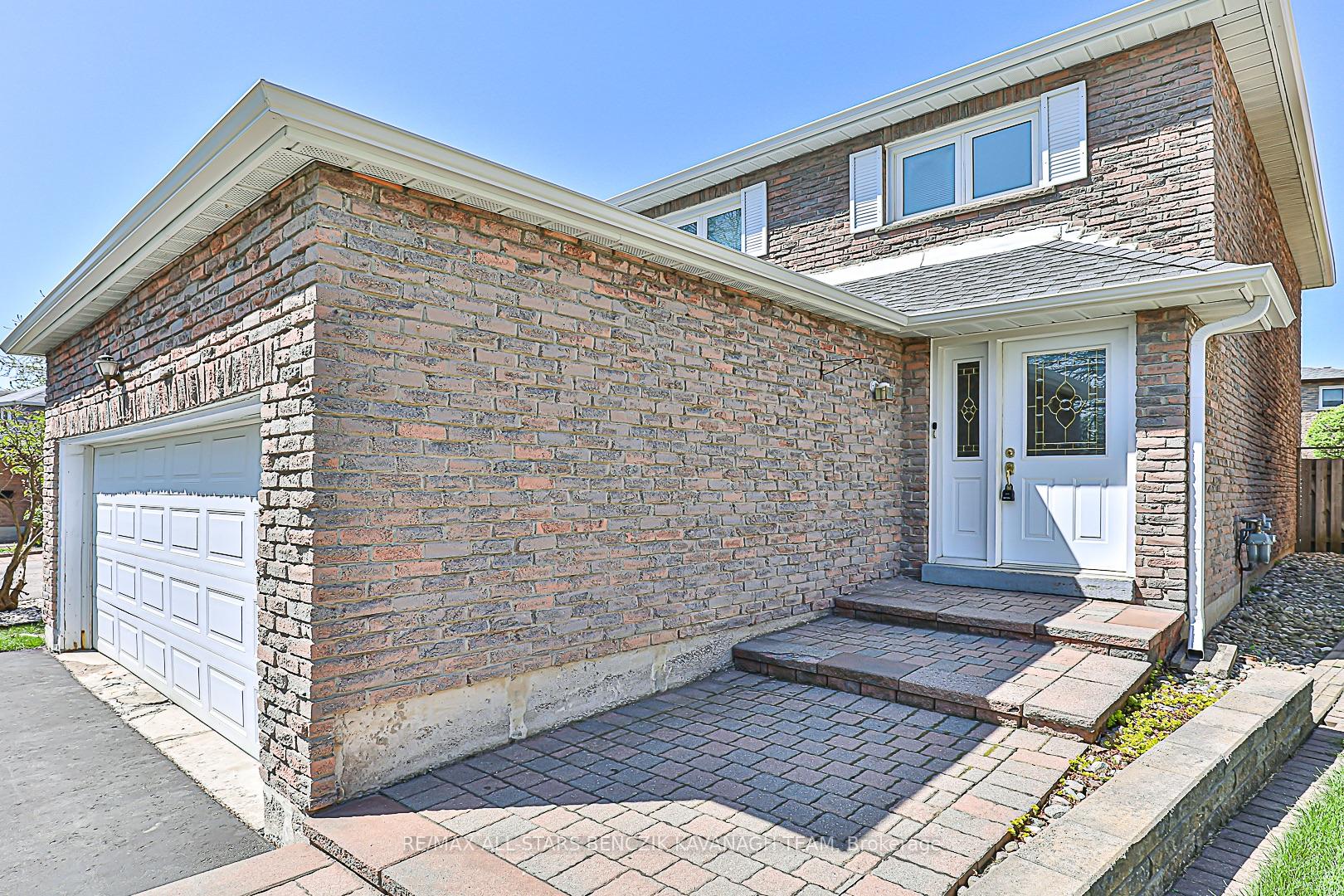 Photo 2 of 11 Graham Crescent, Markham, Raymerville — HOMEH