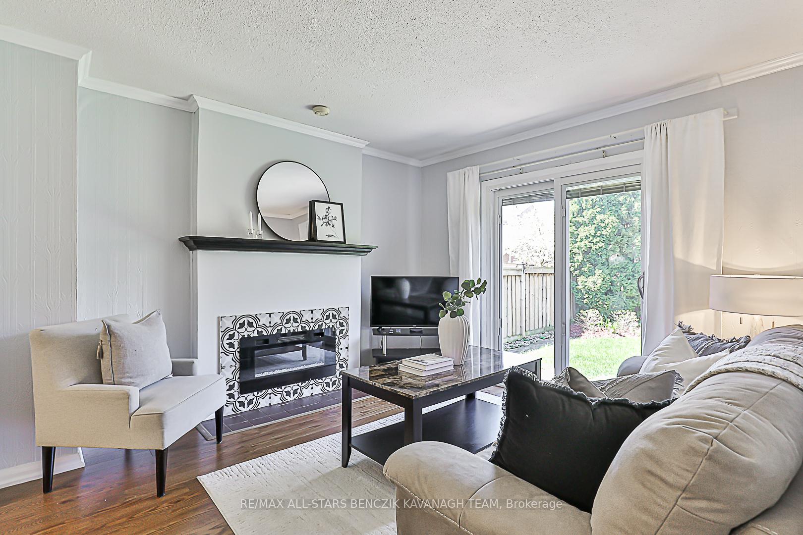 Photo 7 of 11 Graham Crescent, Markham, Raymerville — HOMEH
