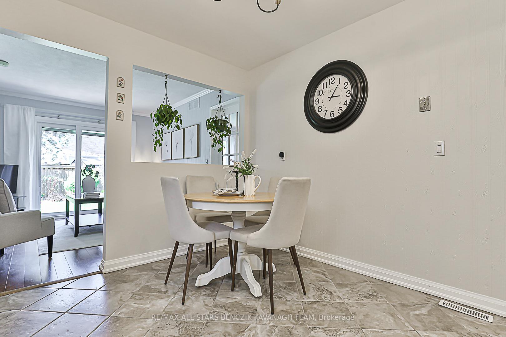 Photo 10 of 11 Graham Crescent, Markham, Raymerville — HOMEH
