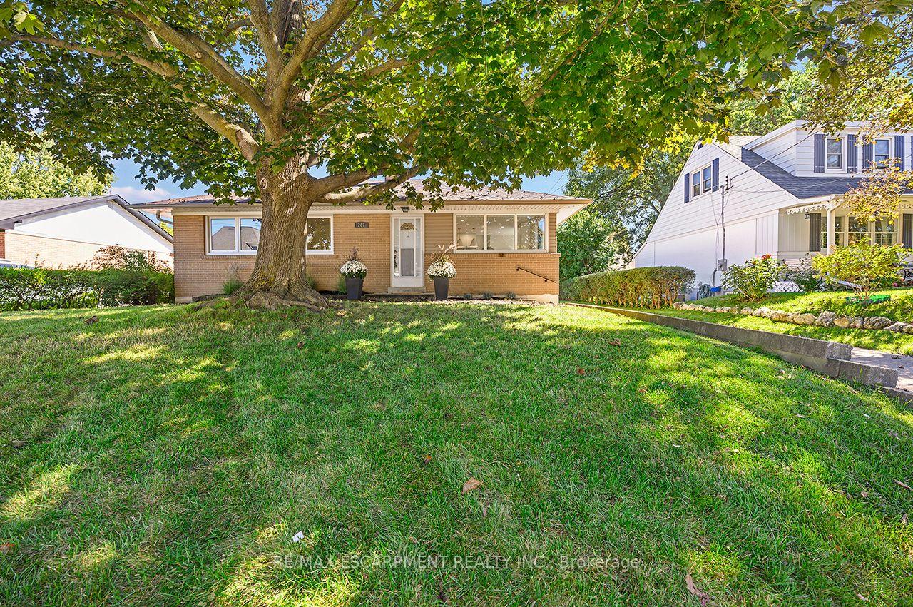 Photo 1 of 207 Elmwood Crescent, Milton, Bronte Meadows — HOMEH