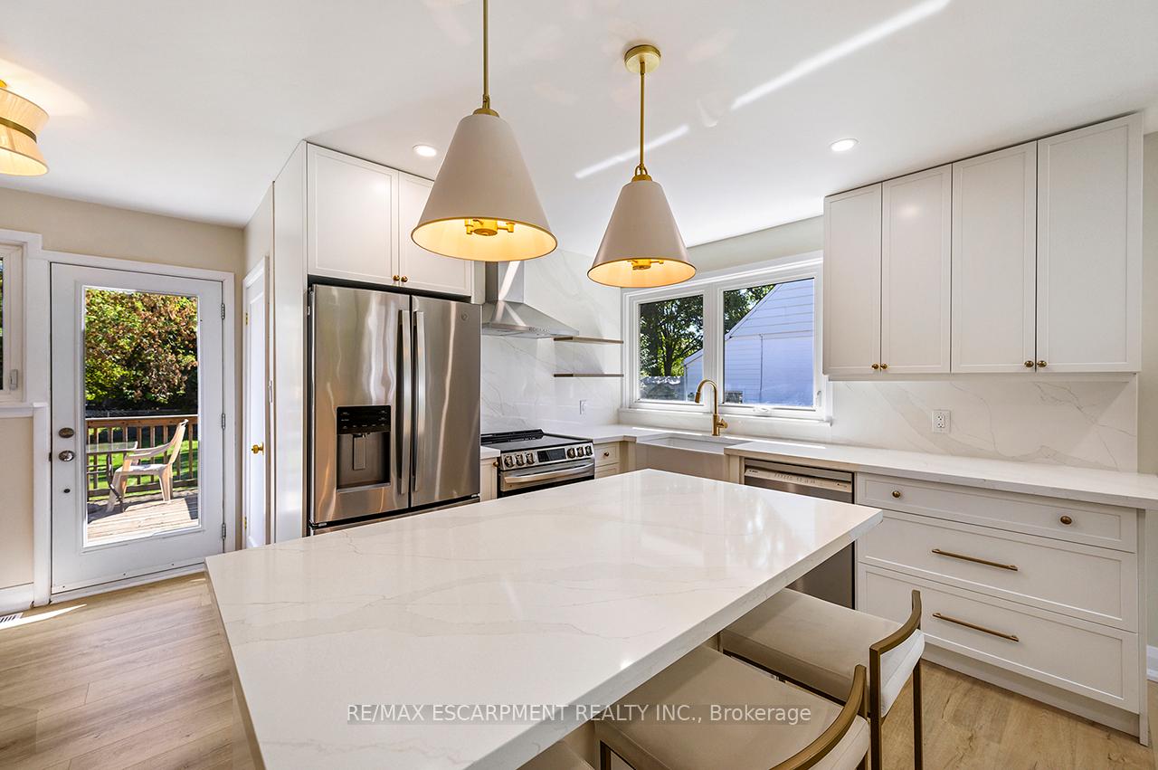 Photo 4 of 207 Elmwood Crescent, Milton, Bronte Meadows — HOMEH