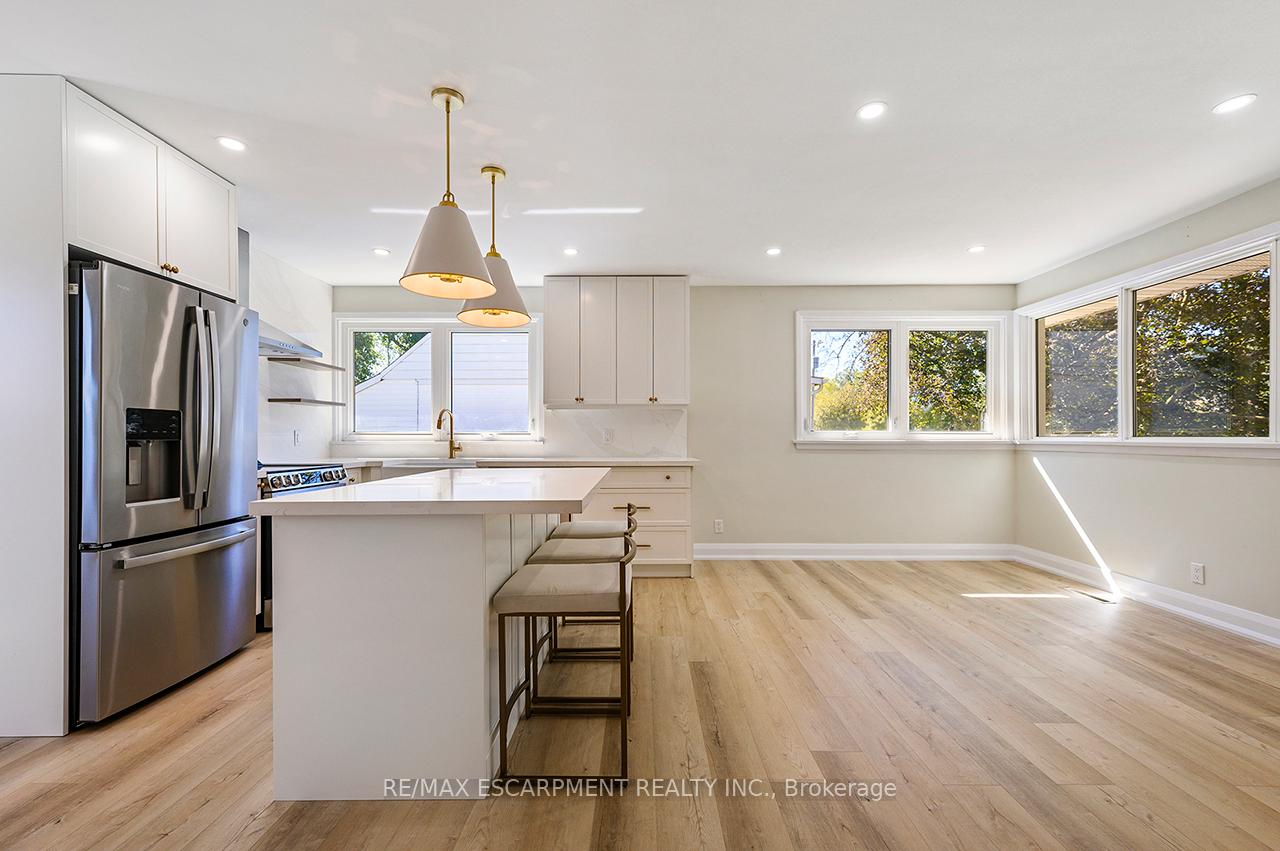 Photo 5 of 207 Elmwood Crescent, Milton, Bronte Meadows — HOMEH