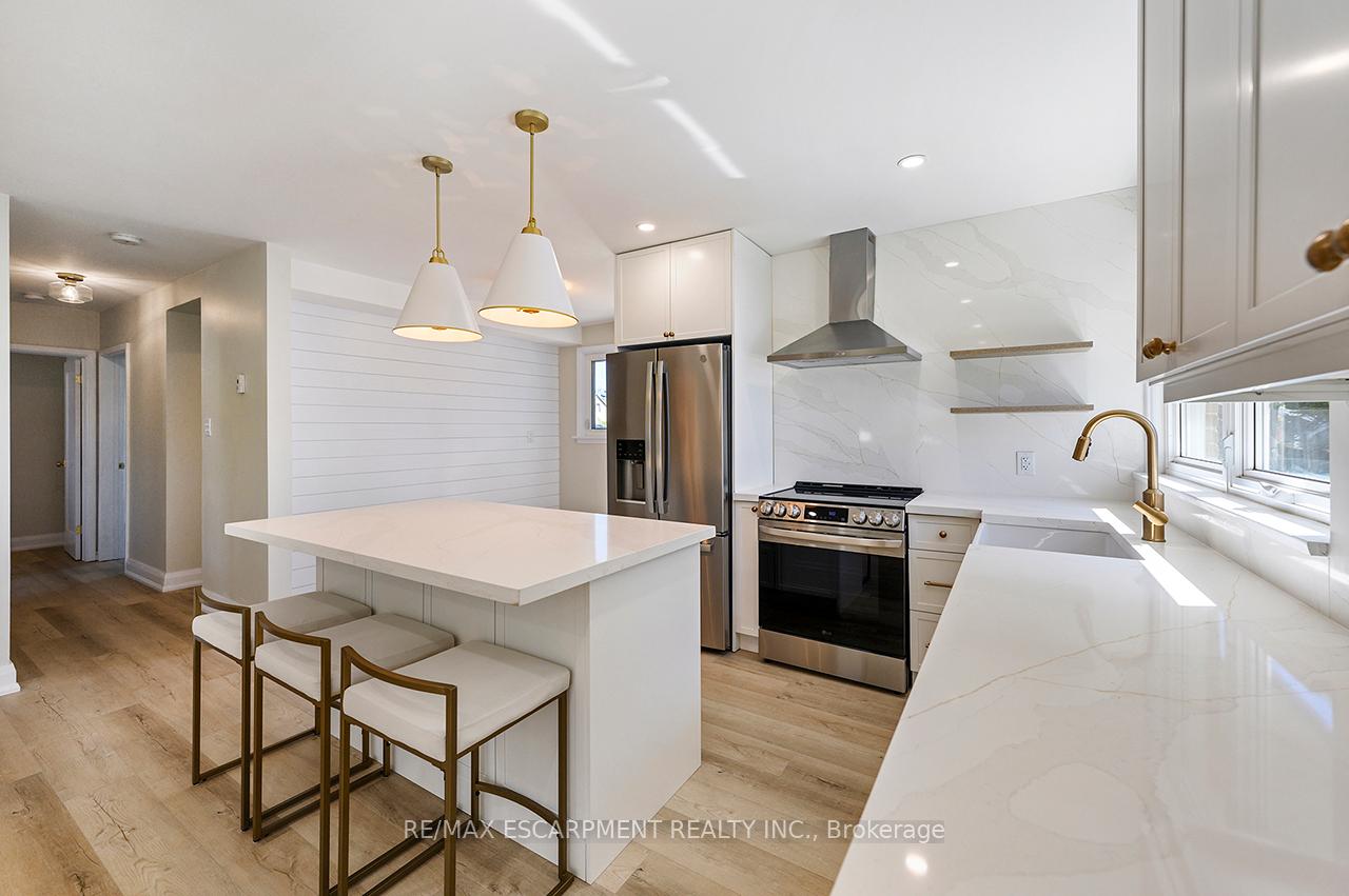 Photo 7 of 207 Elmwood Crescent, Milton, Bronte Meadows — HOMEH